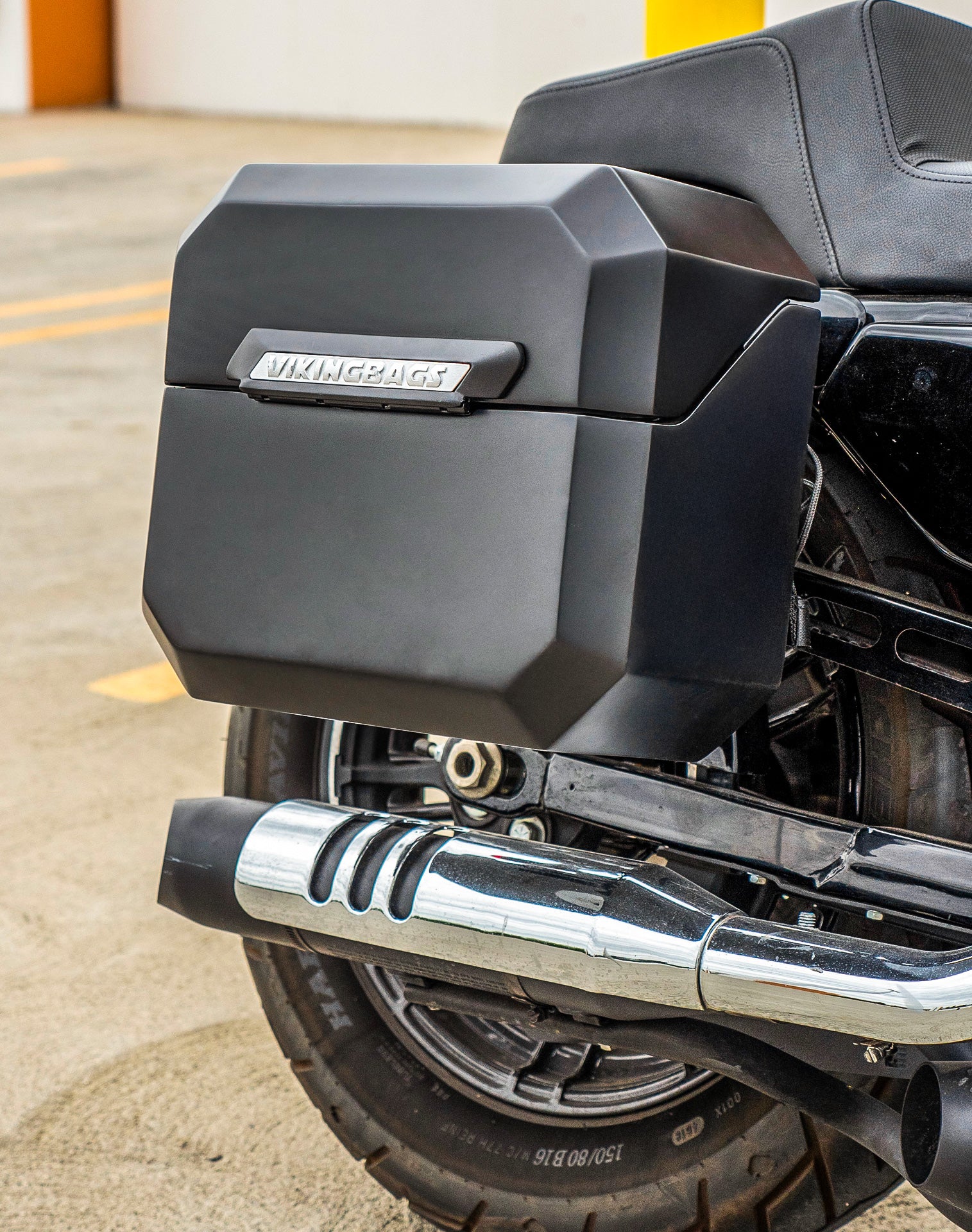 20L - Outlaw Quick-Mount Small Harley Sportster 1200 Custom XL1200C Matte Hard Saddlebags Life style 3