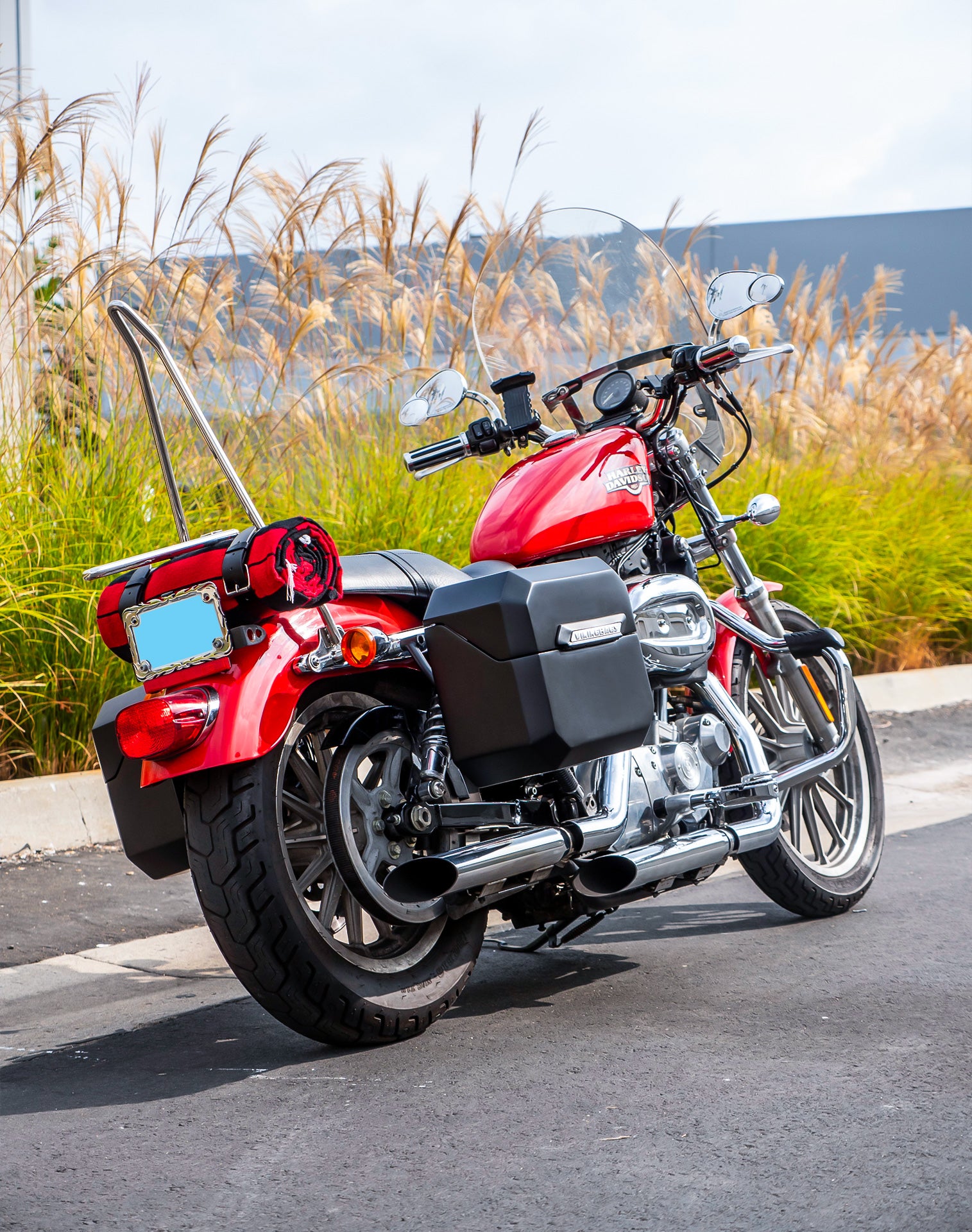 20L - Outlaw Quick-Mount Small Harley Sportster 1200 Low XL1200L Matte Hard Saddlebags Life style 1