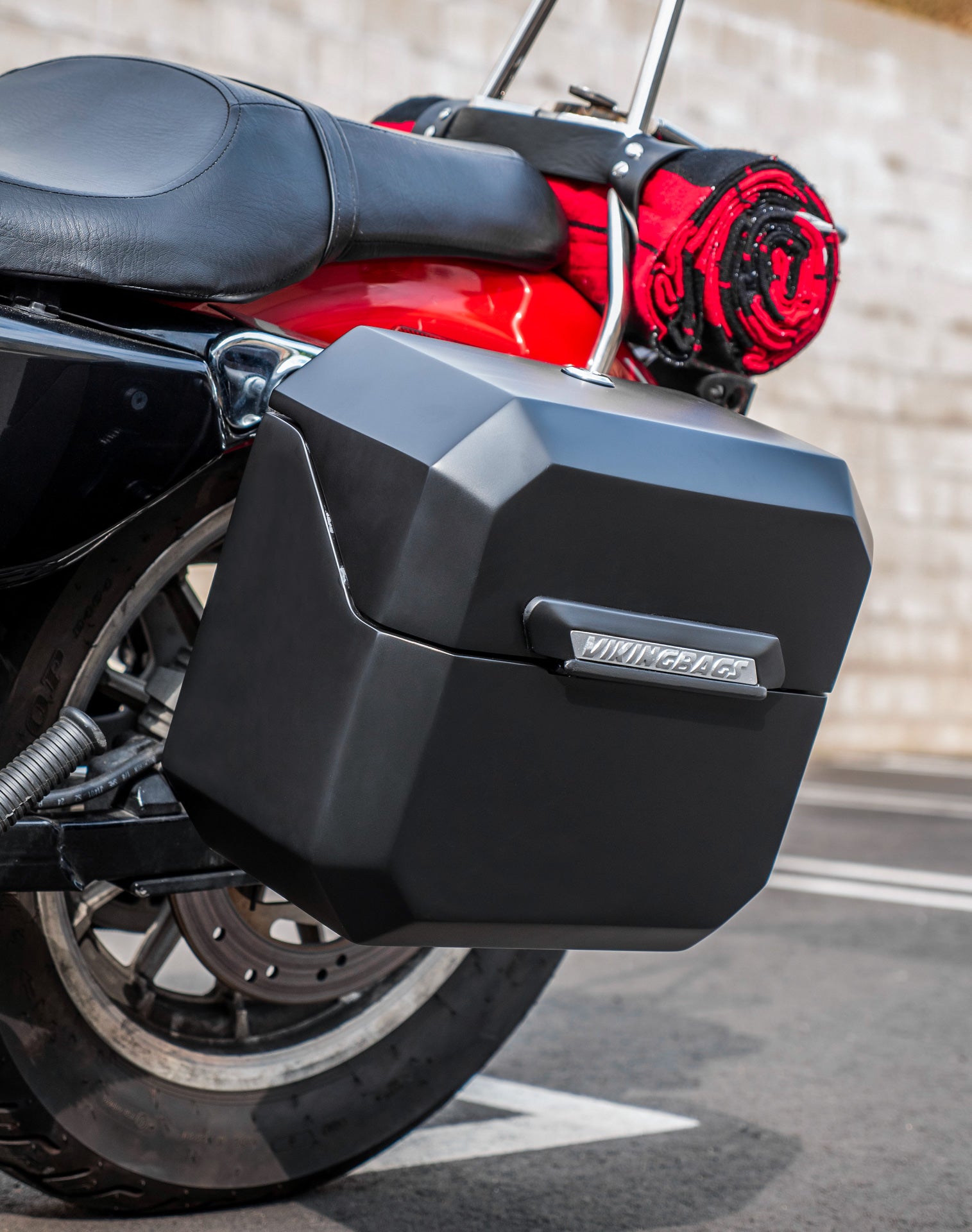 20L - Outlaw Quick-Mount Small Harley Sportster 1200 Low XL1200L Matte Hard Saddlebags Life style 2