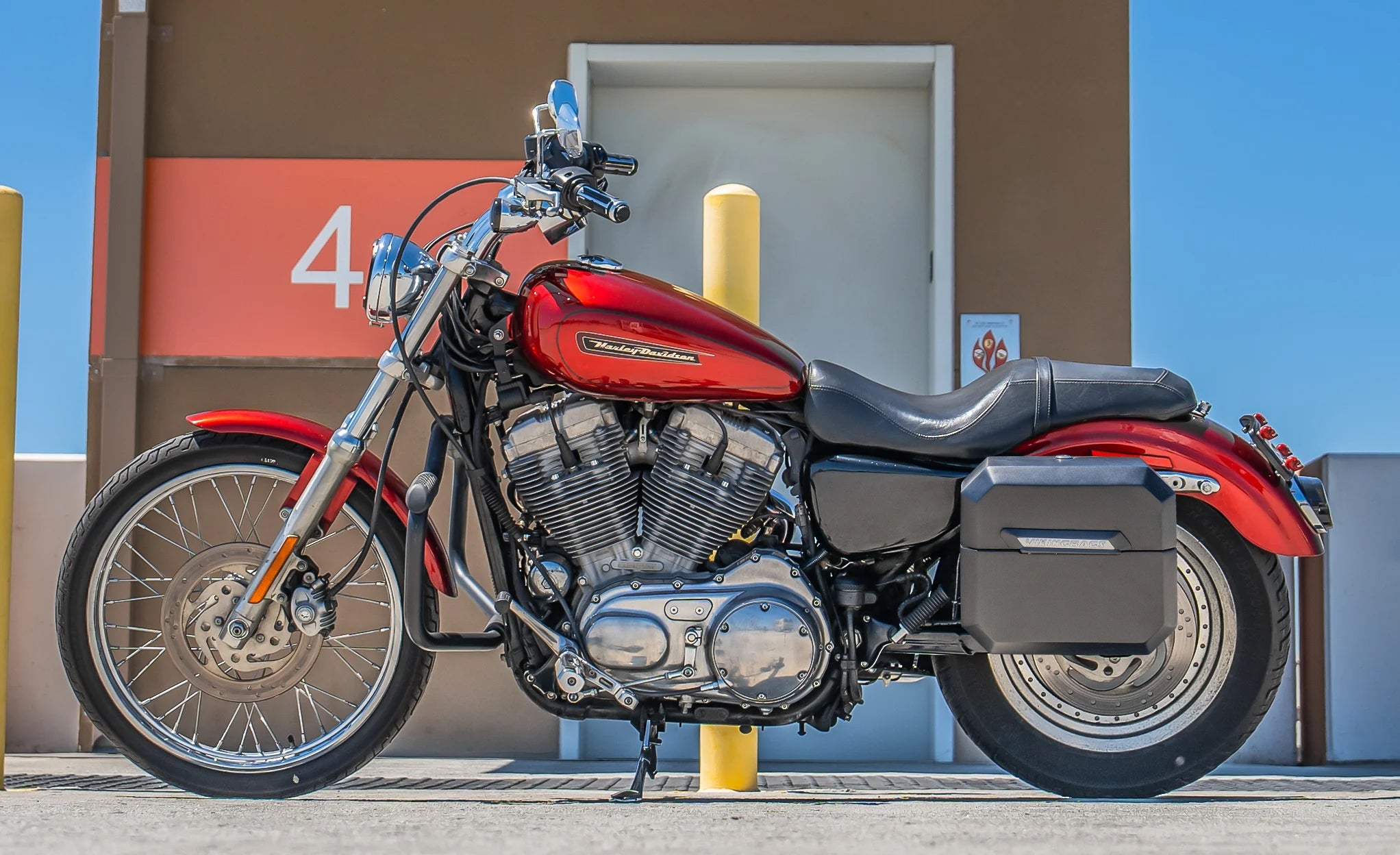 20L - Outlaw Quick-Mount Small Harley Sportster 883 Custom XL883C Matte Hard Saddlebags @expand