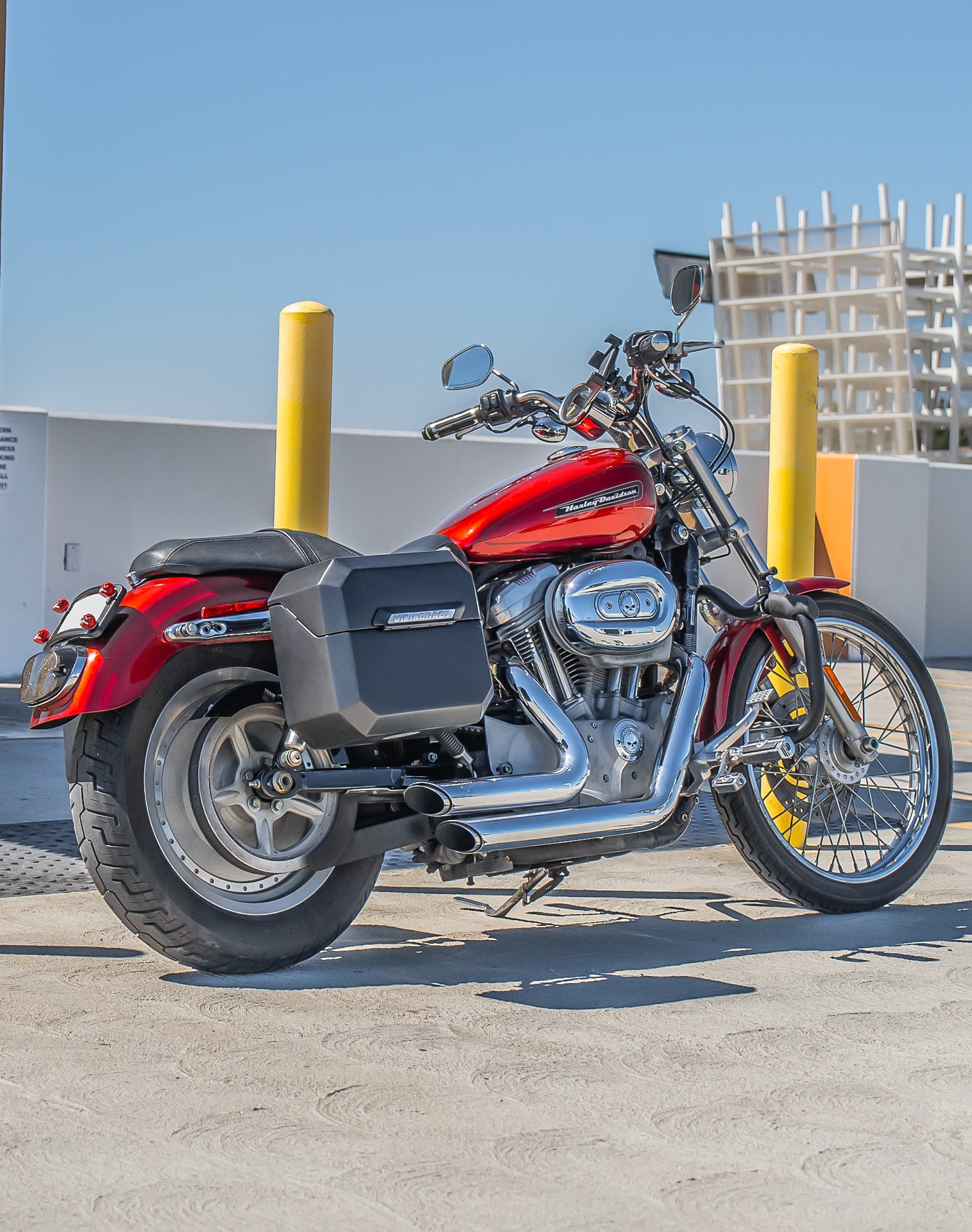 20L - Outlaw Quick-Mount Small Harley Sportster 883 Custom XL883C Matte Hard Saddlebags Lifestyle 1