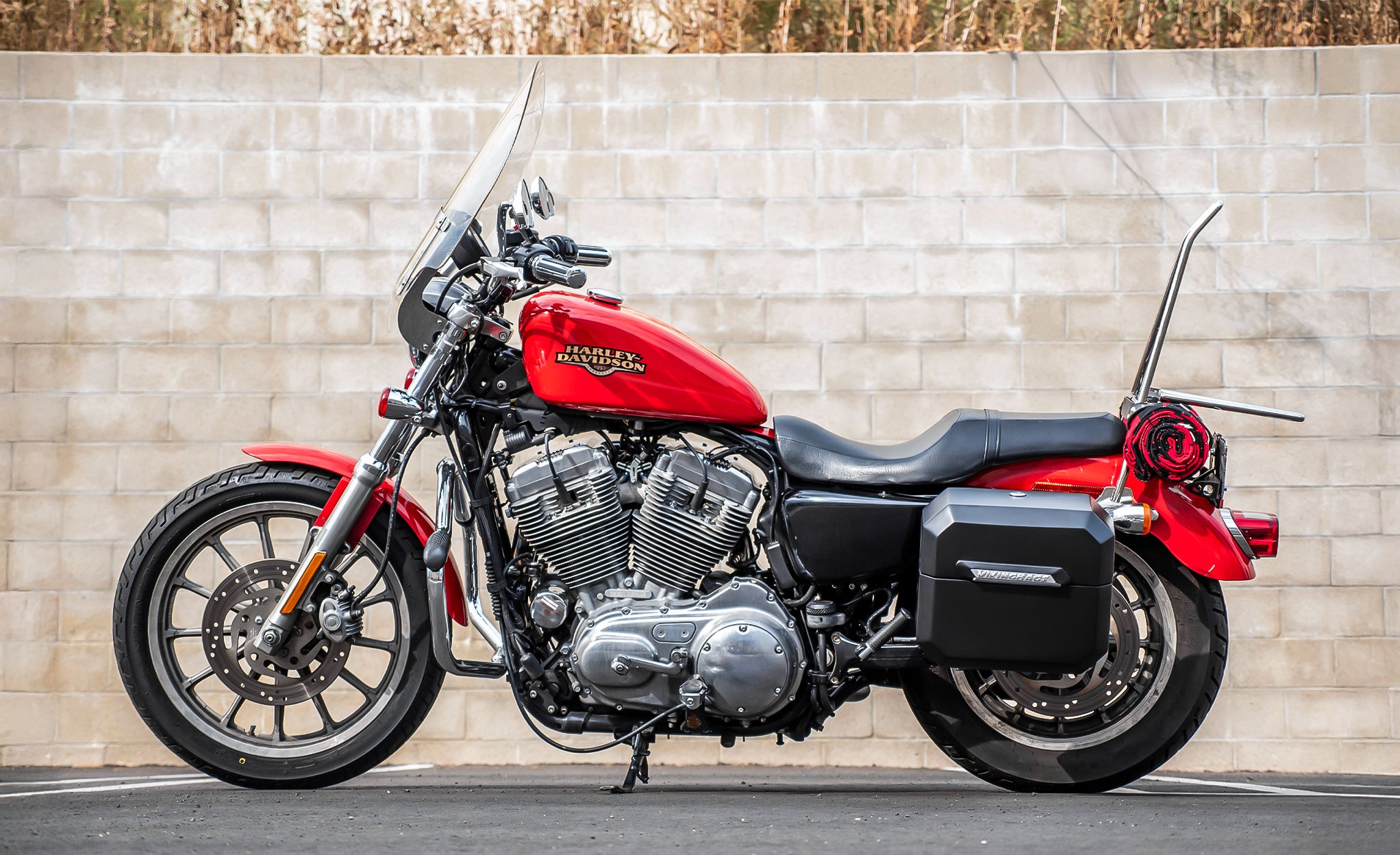 20L - Outlaw Quick-Mount Small Harley Sportster 883 Low XL883L Matte Hard Saddlebags Life Style Photo @expand