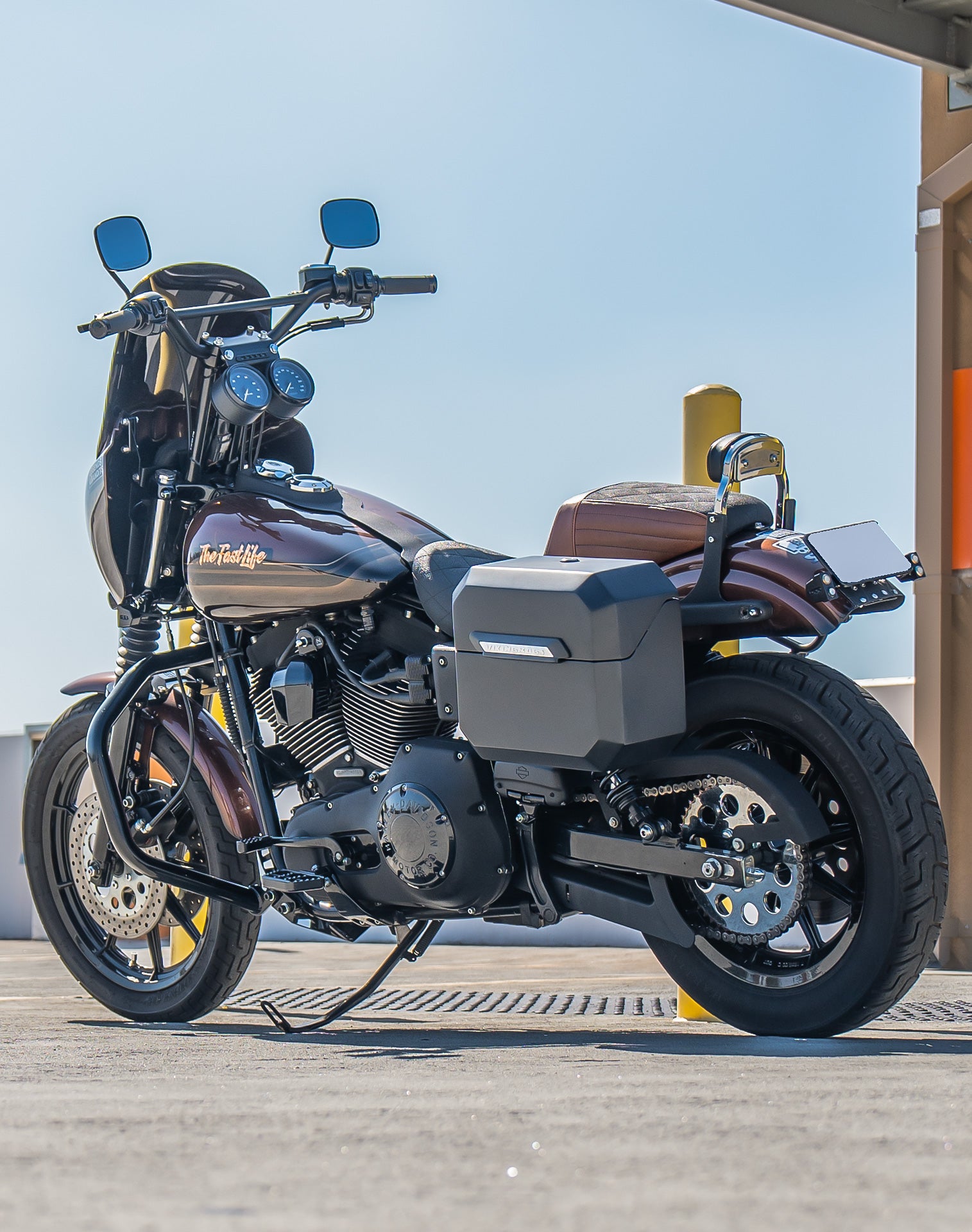 20L - Outlaw Quick-Mount Small Harley Dyna Super Glide Custom FXDC/I Matte Hard Saddlebags Lifestyle