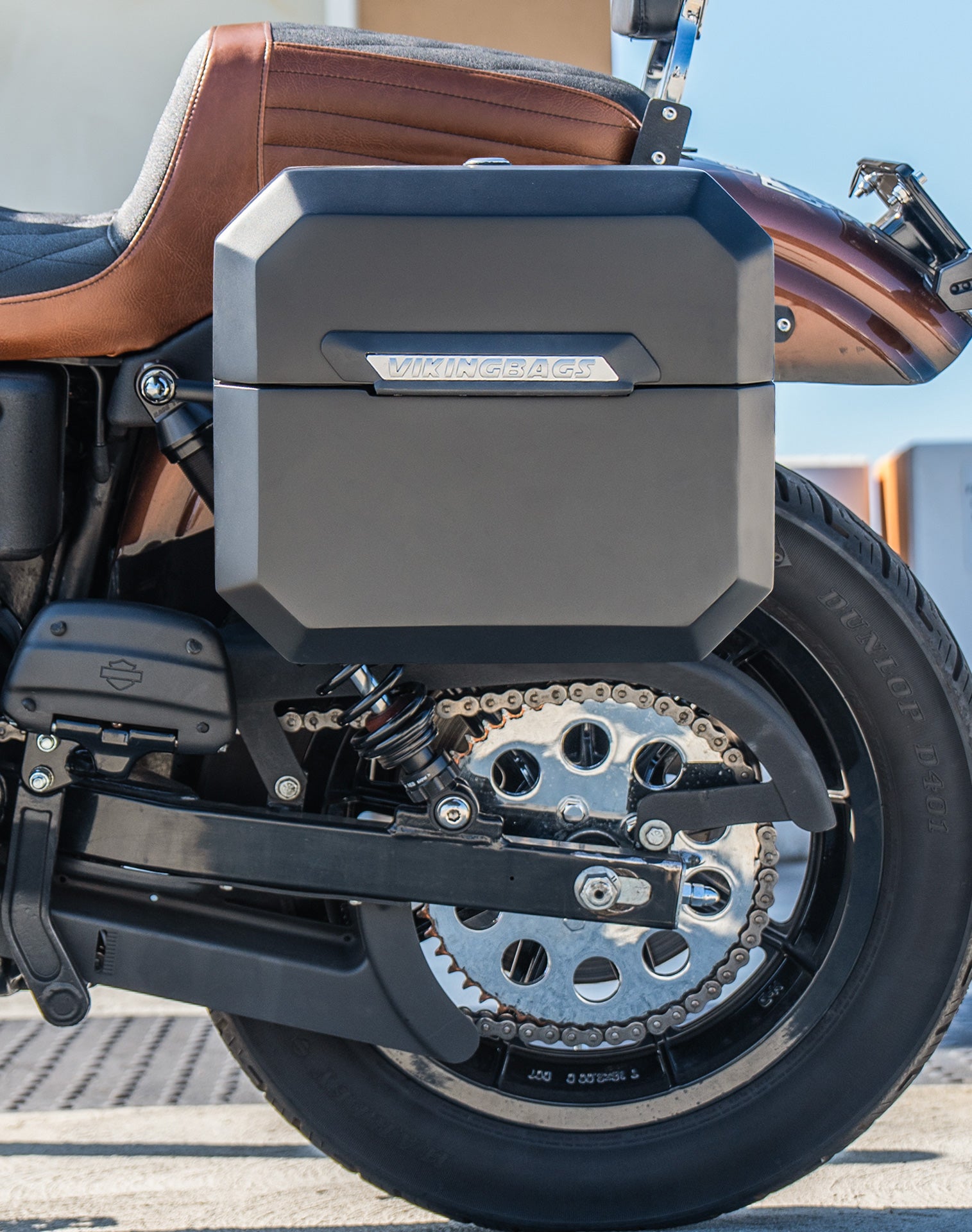 20L - Outlaw Quick-Mount Small Harley Dyna Super Glide Custom FXDC/I Matte Hard Saddlebags Lifestyle