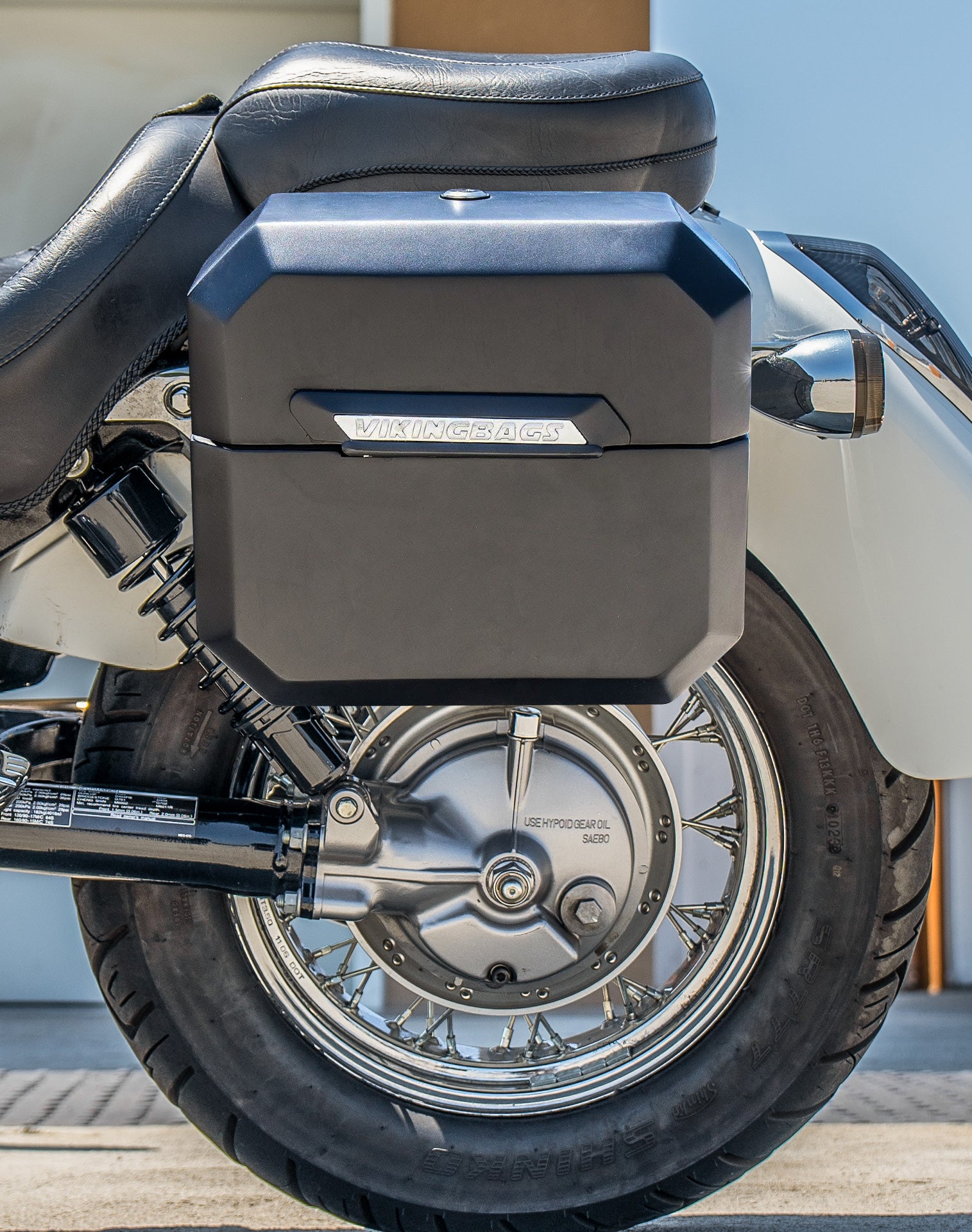 20L - Outlaw Quick-Mount Small Honda 750 Shadow Aero Matte Hard Saddlebags Life style 2