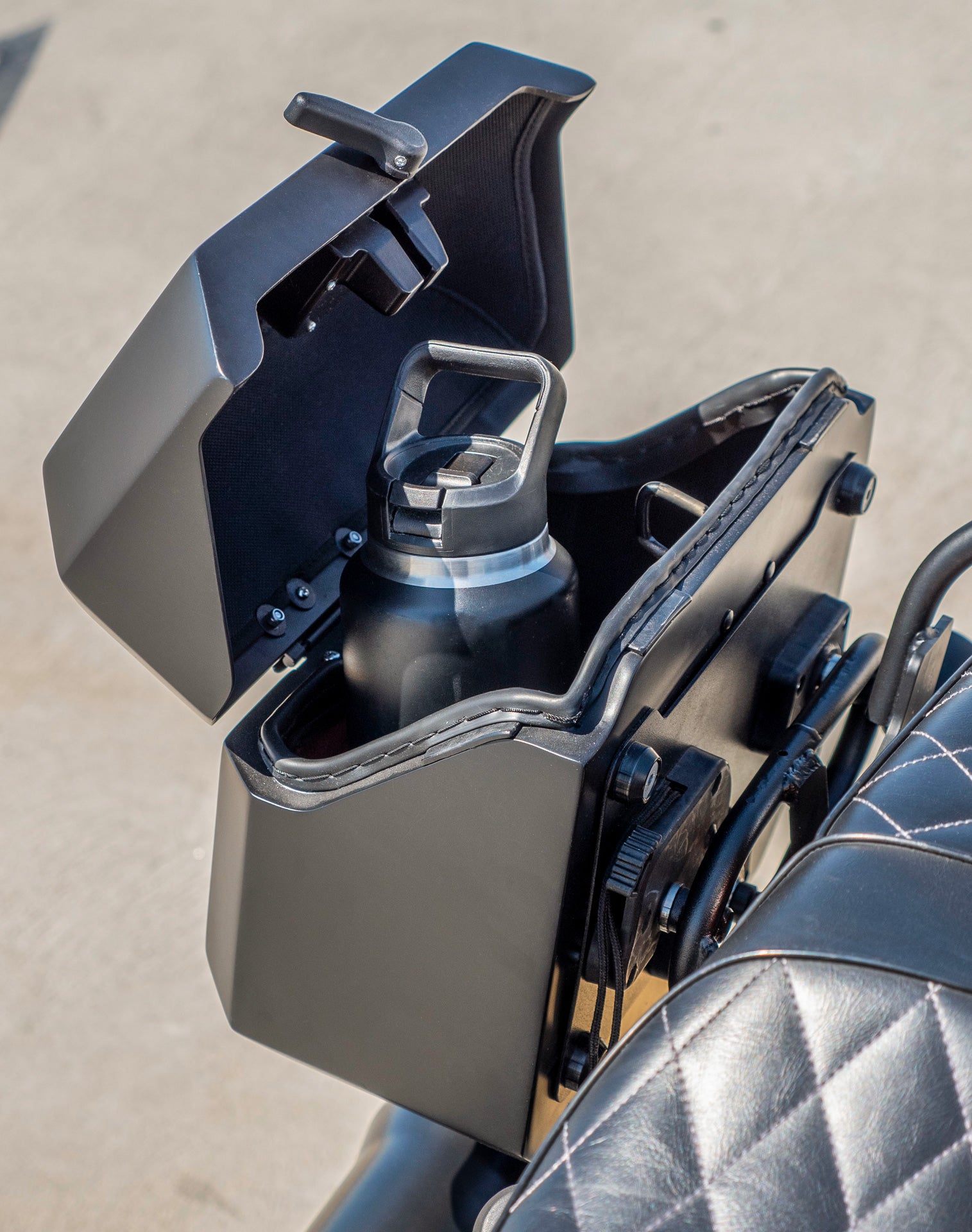 20L - Outlaw Quick-Mount Small Honda Rebel 1100 Matte Hard Saddlebags Life style 4