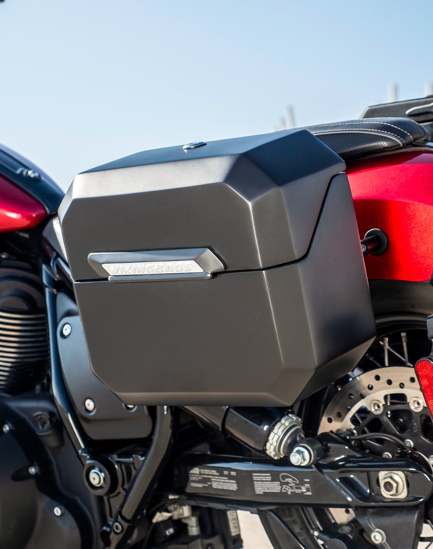 20L - Outlaw Quick-Mount Small Indian Chief Bobber Matte Hard Saddlebags Life style 2