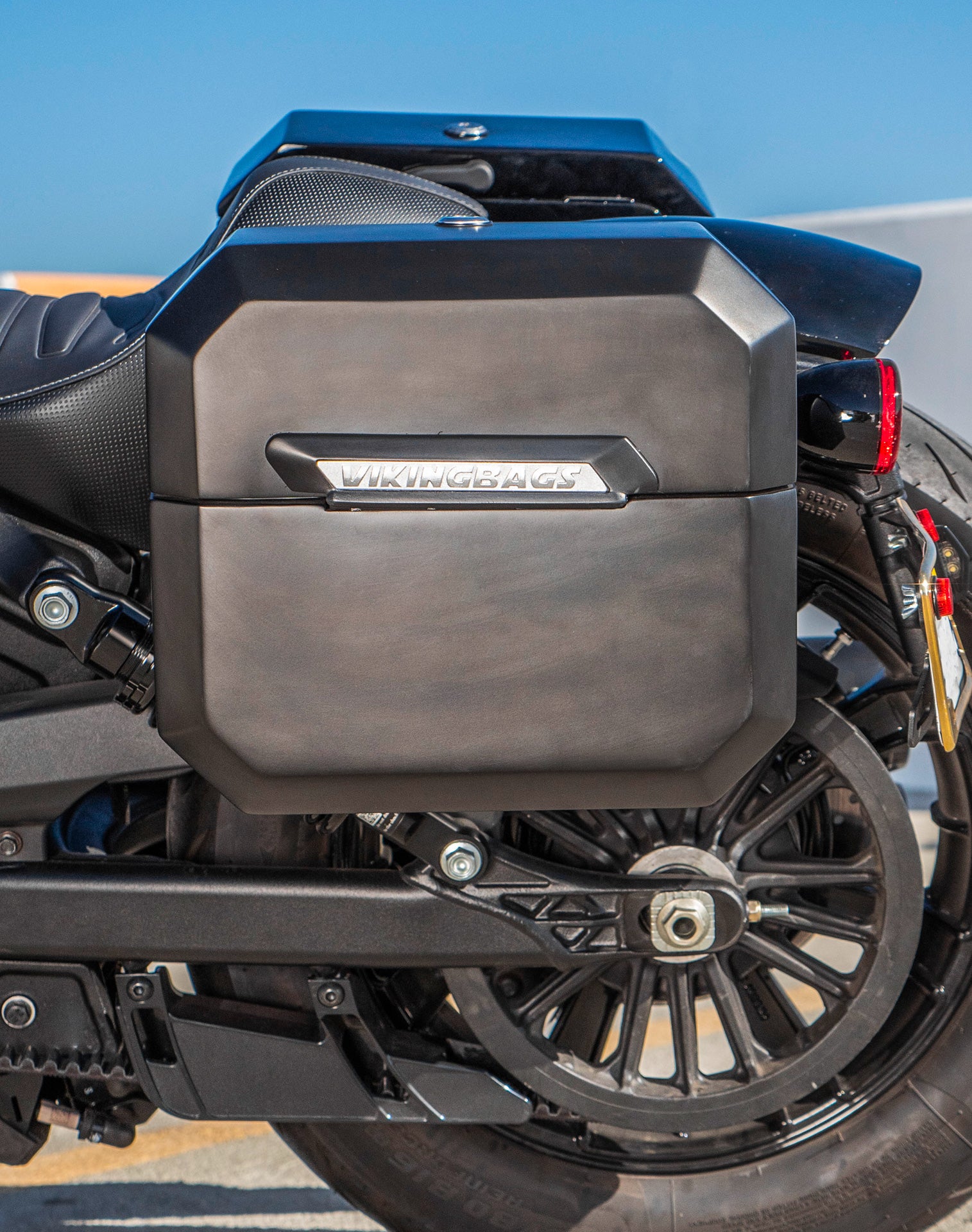 20L - Outlaw Quick-Mount Small Indian Scout Bobber Sixty Matte Hard Saddlebags Life style 2