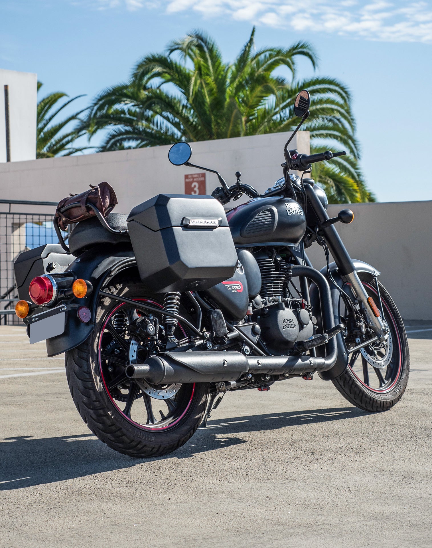 20L - Outlaw Quick-Mount Small Royal Enfield Classic 350 Matte Hard Saddlebags Life style 1