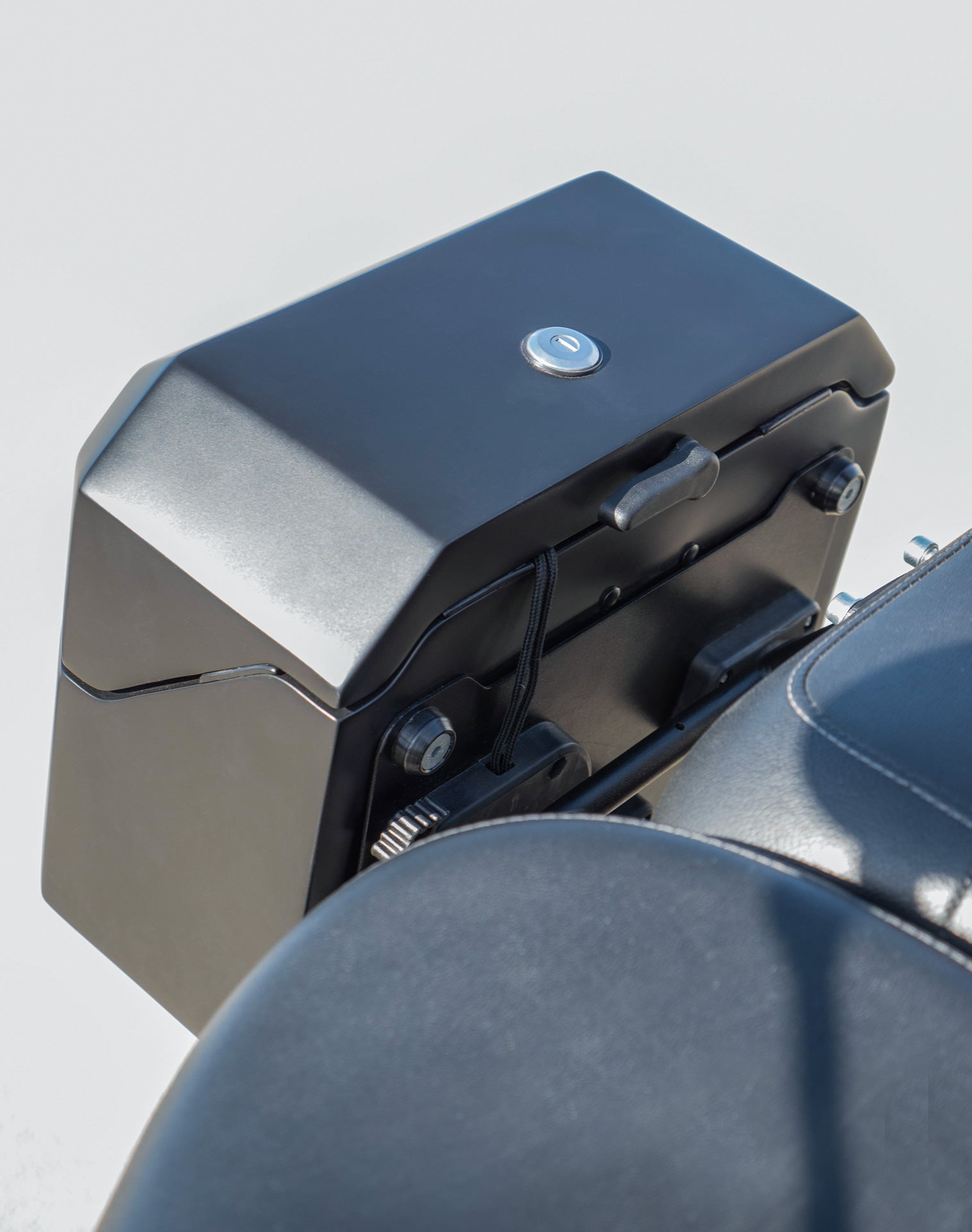 20L - Outlaw Quick-Mount Small Royal Enfield Classic 350 Matte Hard Saddlebags Life style 3