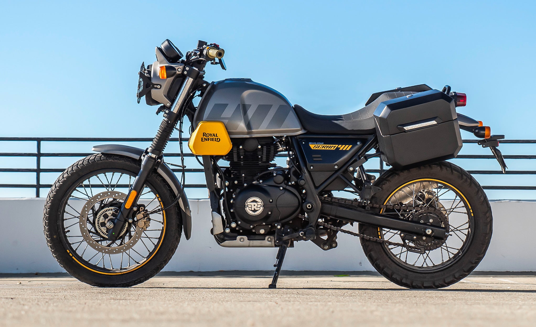 20L - Outlaw Quick-Mount Small Royal Enfield Scram 411 Matte Hard Saddlebags Life Style Photo @expand