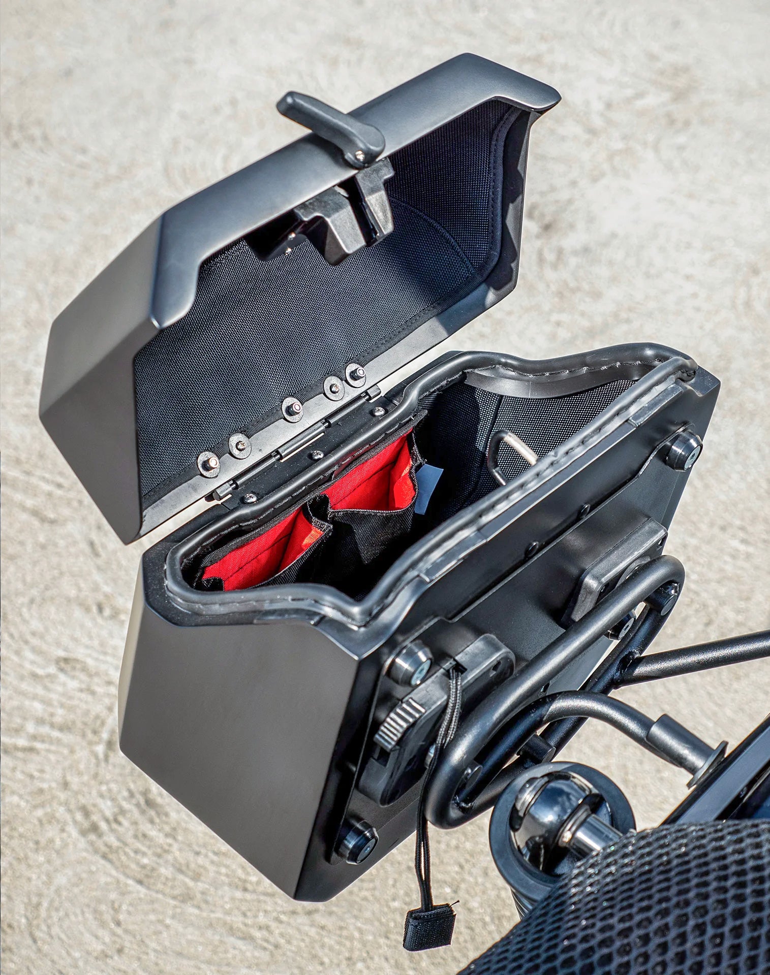 20L - Outlaw Quick-Mount Small Harley Nightster RH975/S Matte Saddlebags