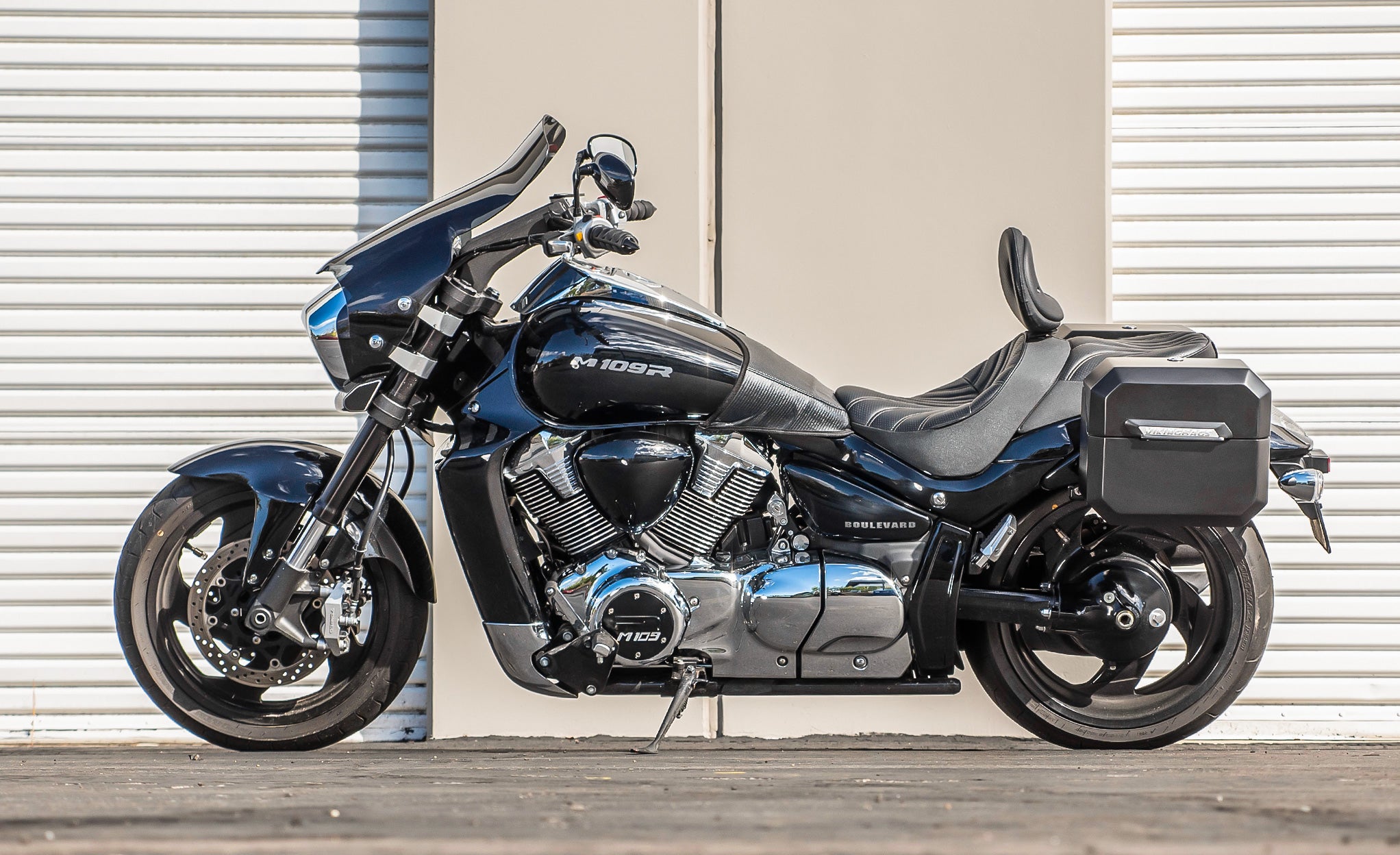 20L - Outlaw Quick-Mount Small Suzuki Boulevard M109 VZR1800 Matte Hard Saddlebags Life Style Photo @expand