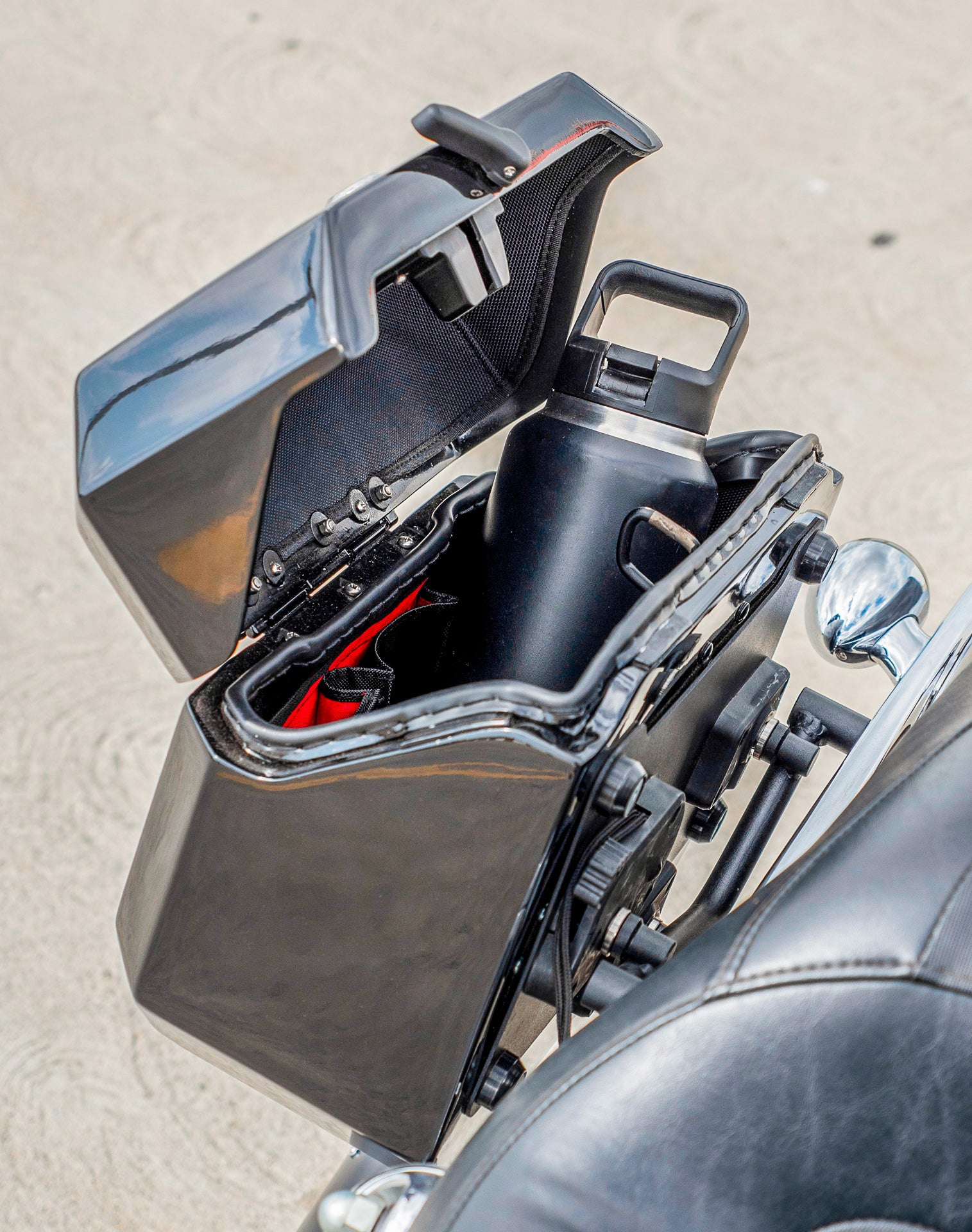 20L - Outlaw Quick-Mount Small Harley Dyna Fat Bob FXDF Painted Hard Saddlebags Life style 4