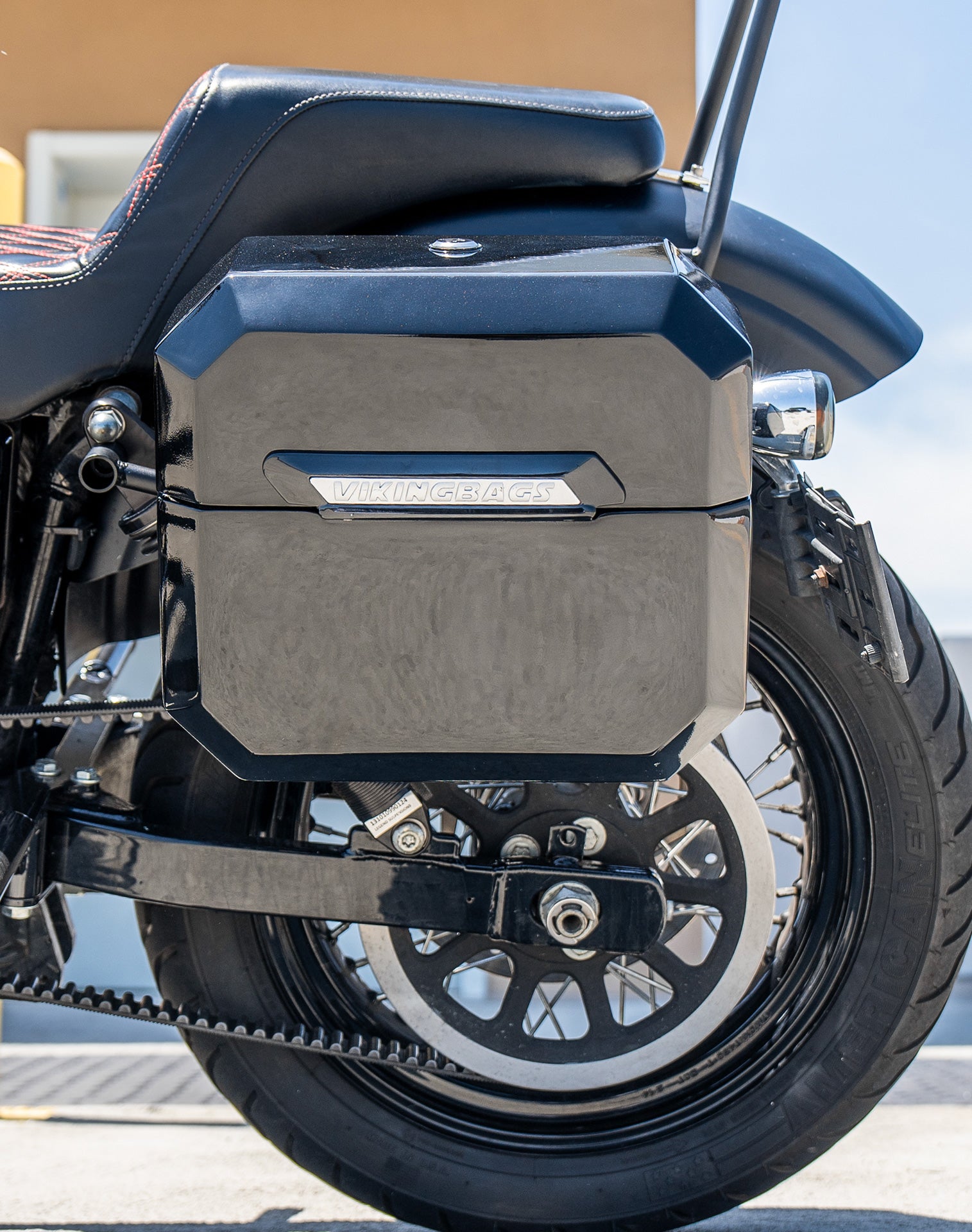 20L - Outlaw Quick-Mount Small Harley Dyna Street Bob FXDB Painted Hard Saddlebags Life style 2