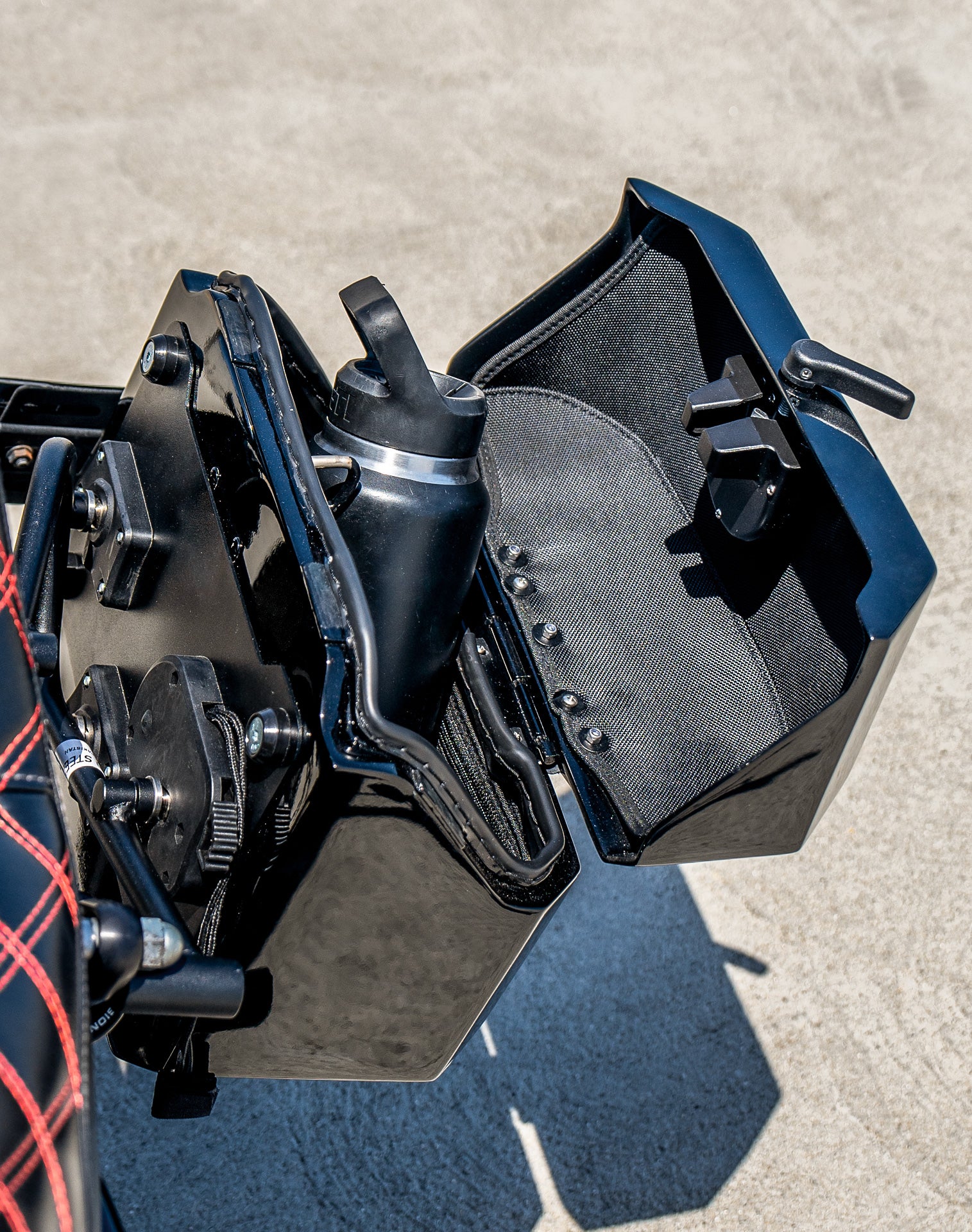 20L - Outlaw Quick-Mount Small Harley Dyna Street Bob FXDB Painted Hard Saddlebags Life style 3