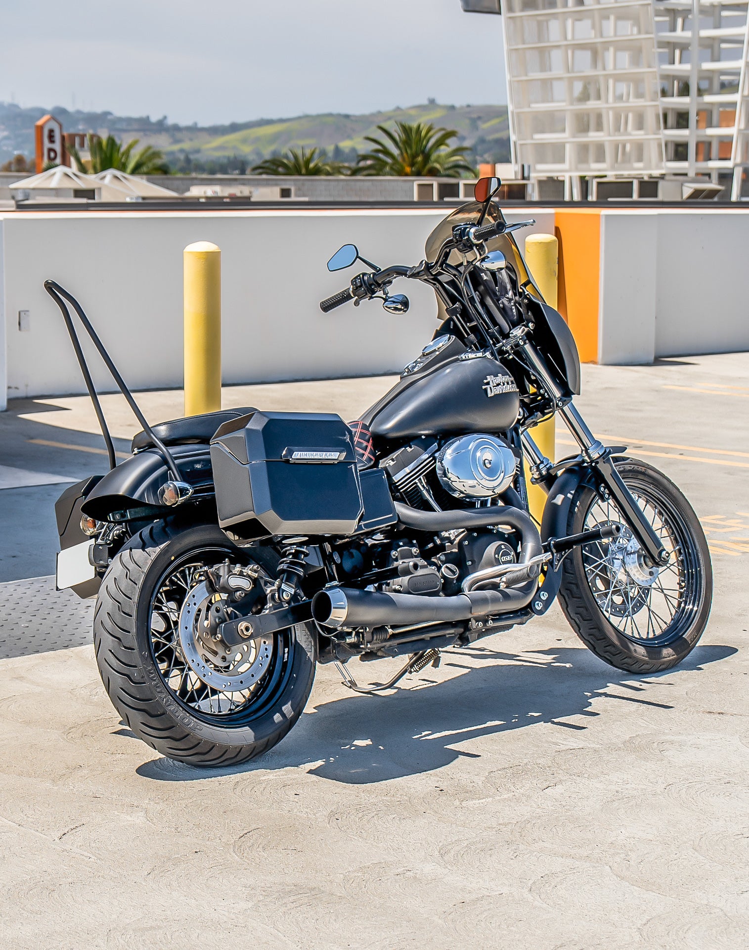 20L - Outlaw Quick-Mount Small Harley Dyna Street Bob FXDB Painted Hard Saddlebags Life style 1