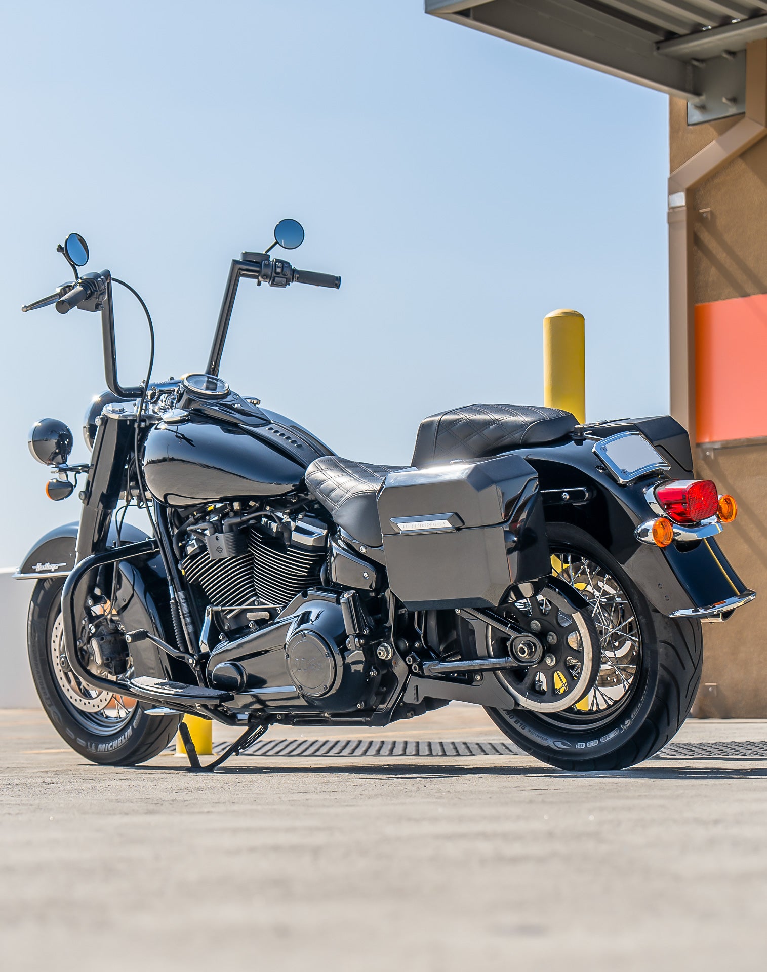 20L - Outlaw Quick-Mount Small Harley Softail Heritage FLHC/S Painted Hard Saddlebags Lifestyle