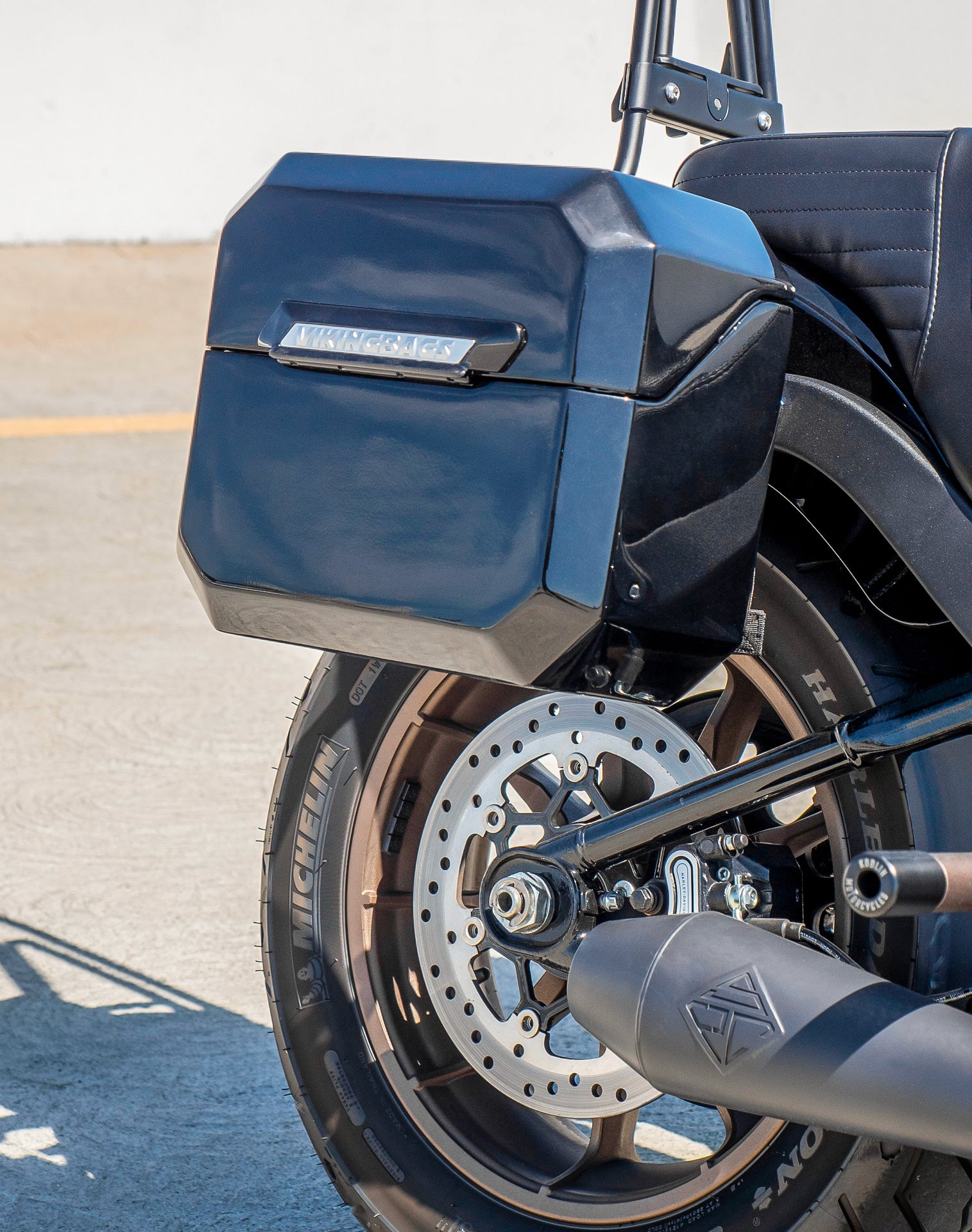 20L - Outlaw Quick-Mount Small Harley Softail Low Rider S FXLRS Painted Hard Saddlebags Life style 3