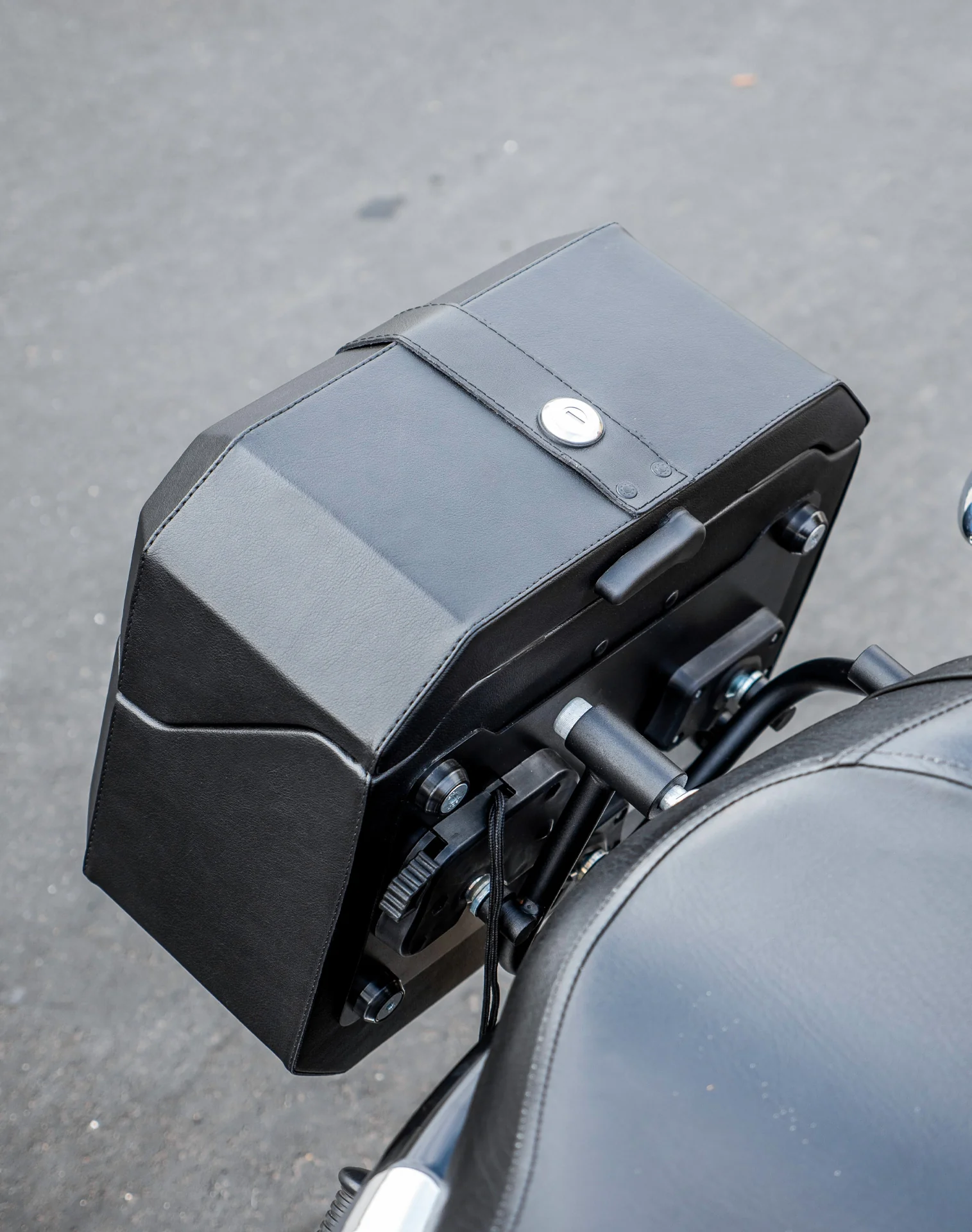 20L - Outlaw Quick-Mount Small Harley Softail Standard FXST Leather Wrapped Hard Saddlebags Life Style 3