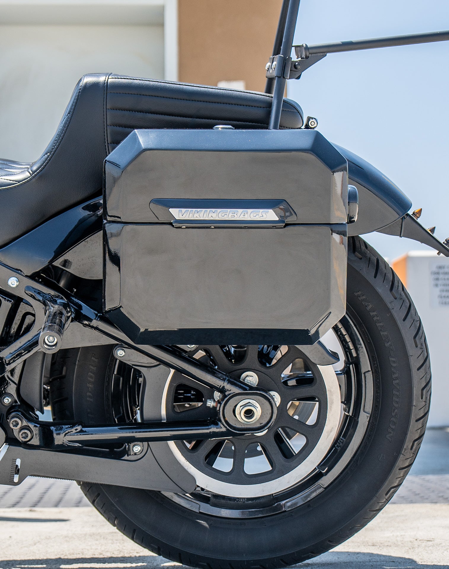 20L - Outlaw Quick-Mount Small Harley Softail Street Bob Painted Hard Saddlebags Life style 2