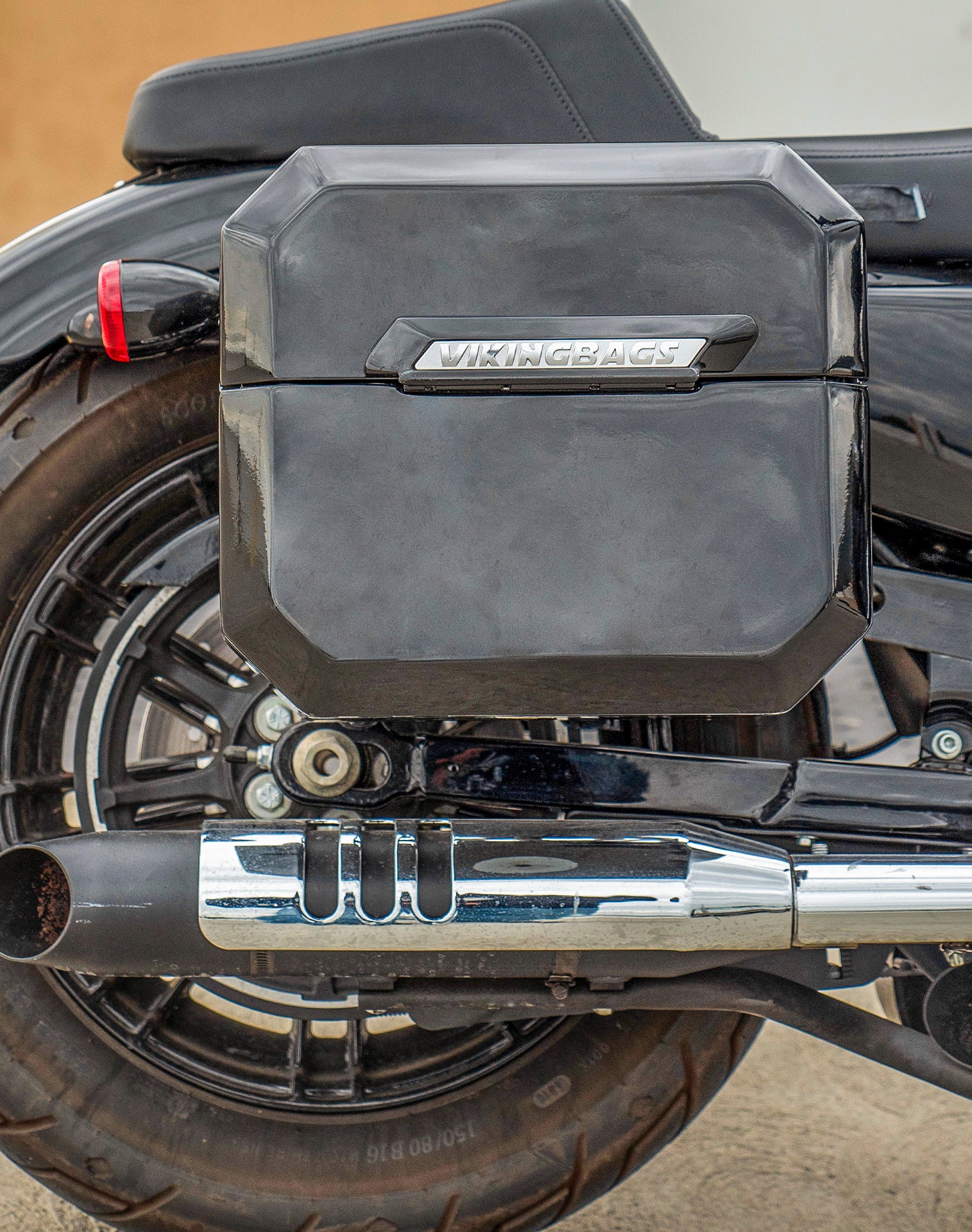 20L - Outlaw Quick-Mount Small Harley Sportster 1200 Custom XL1200C Painted Hard Saddlebags Life style 2