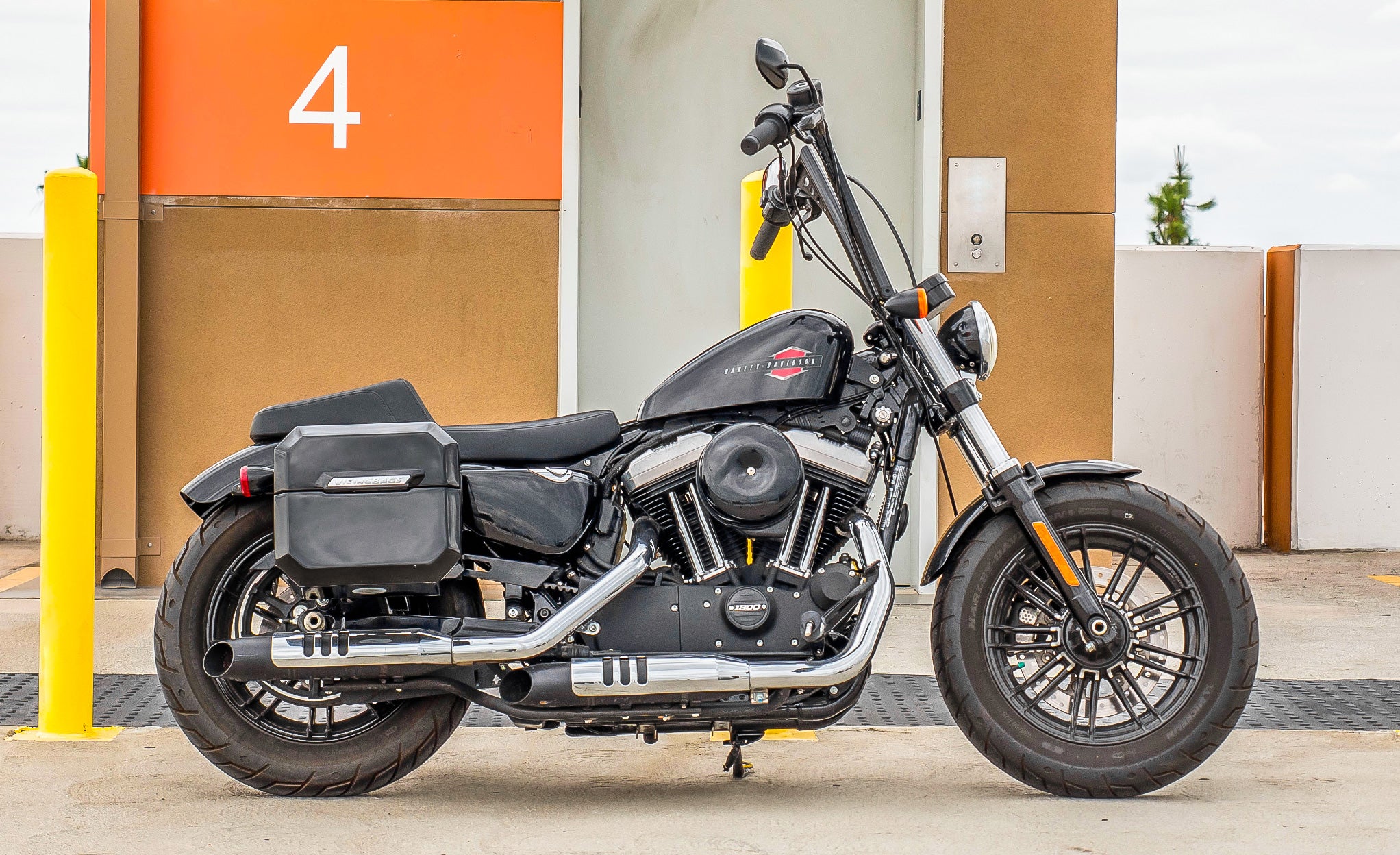 20L - Outlaw Quick-Mount Small Harley Sportster 1200 Custom XL1200C Painted Hard Saddlebags Life Style Photo @expand