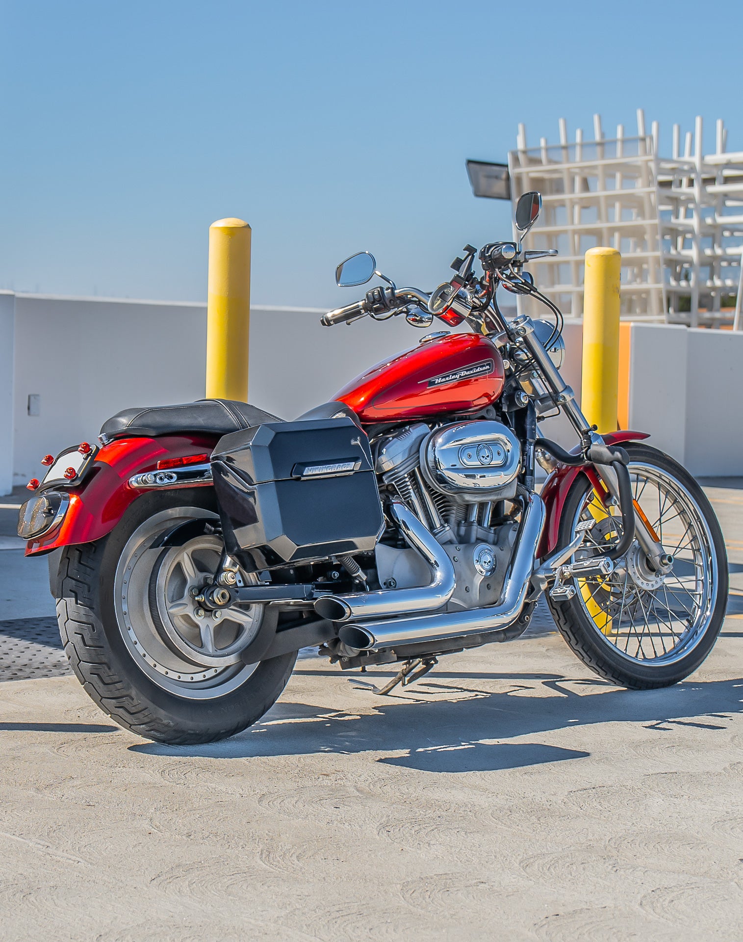 20L - Outlaw Quick-Mount Small Harley Sportster 883 Custom XL883C Painted Hard Saddlebags Lifestyle 1