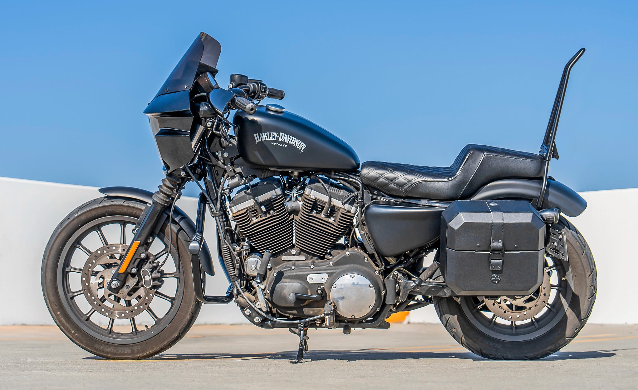 Y*~* Viking 20L Outlaw Quick-Mount Harley Sportster 883 Iron XL883N