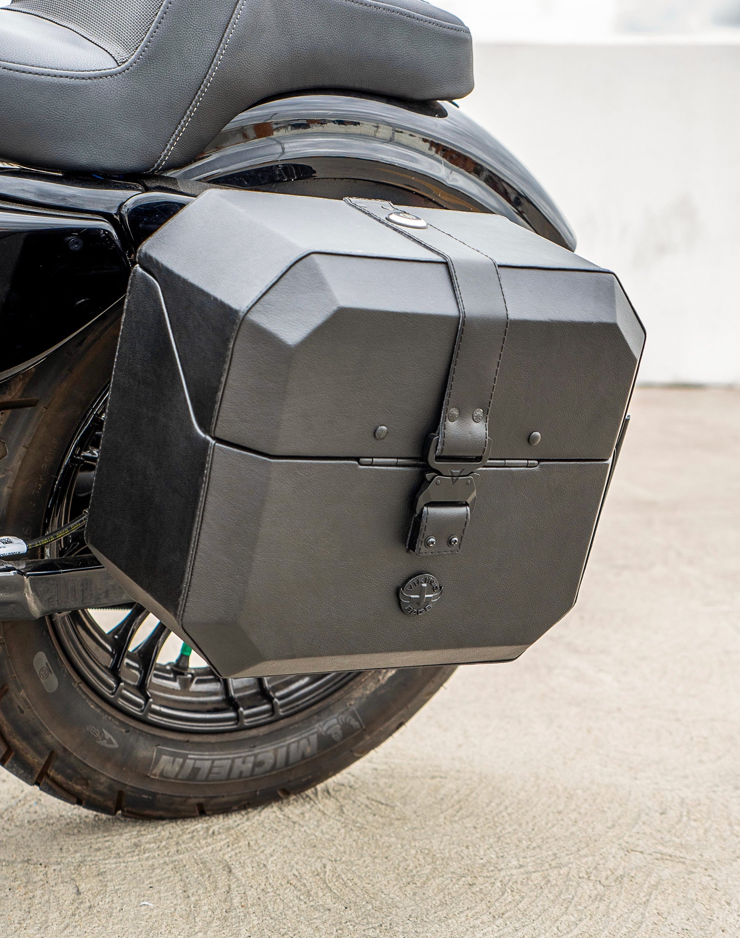 20L - Outlaw Quick-Mount Small Harley Sportster Forty Eight 48 Leather Wrapped Hard Saddlebags Life style 3