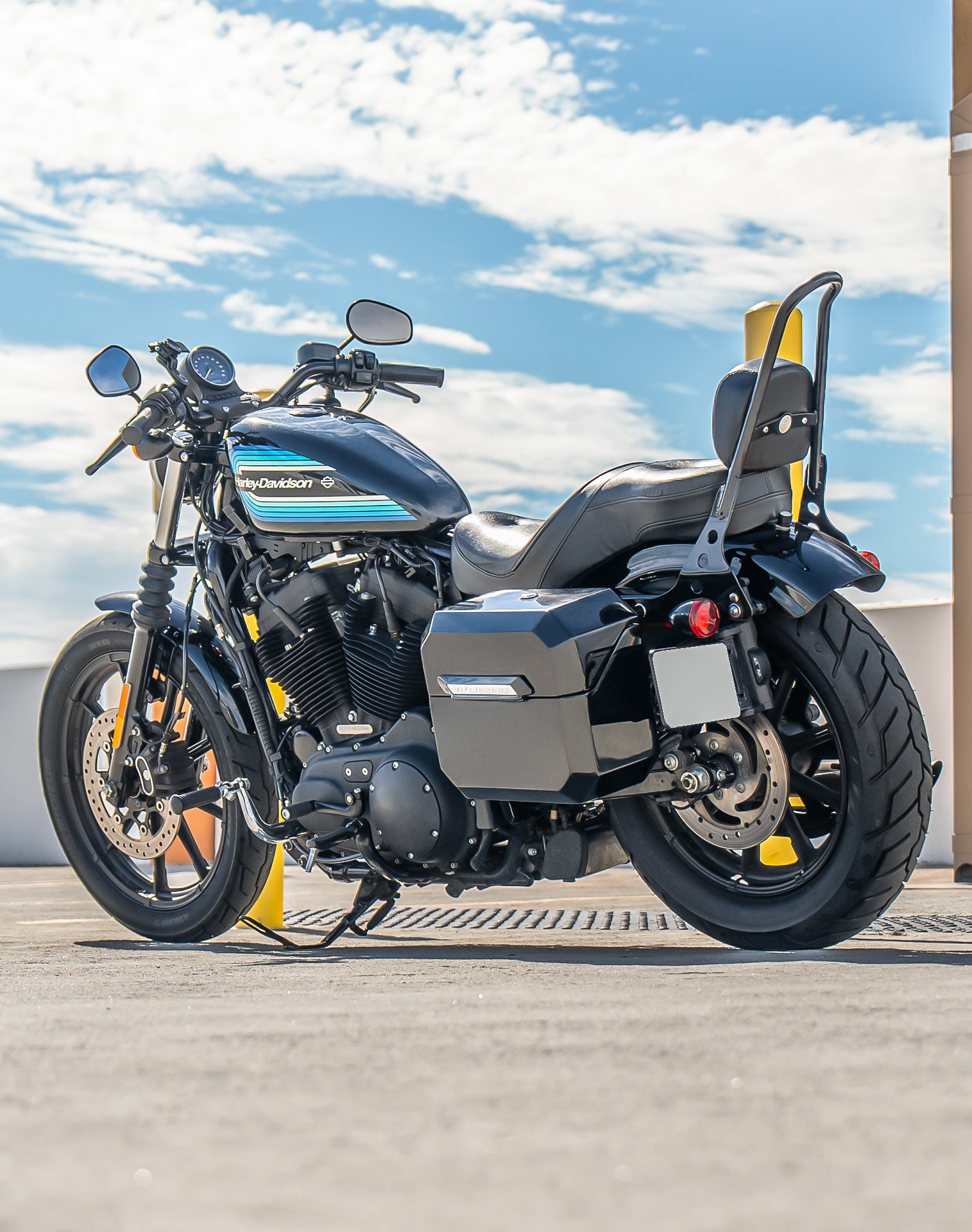 20L - Outlaw Quick-Mount Small Harley Sportster Iron 1200 Painted Hard Saddlebags Lifestyle 1