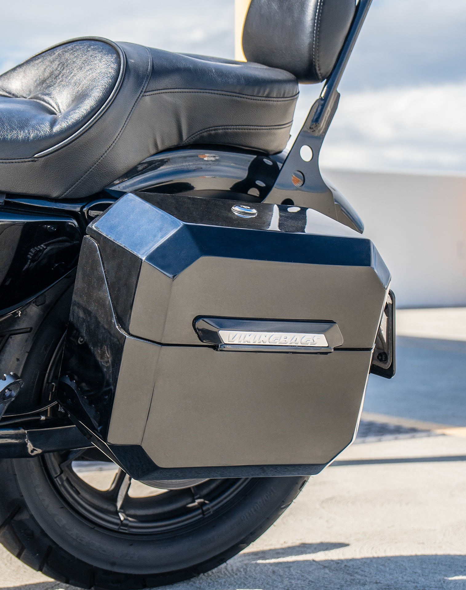 20L - Outlaw Quick-Mount Small Harley Sportster Iron 1200 Painted Hard Saddlebags Lifestyle 3