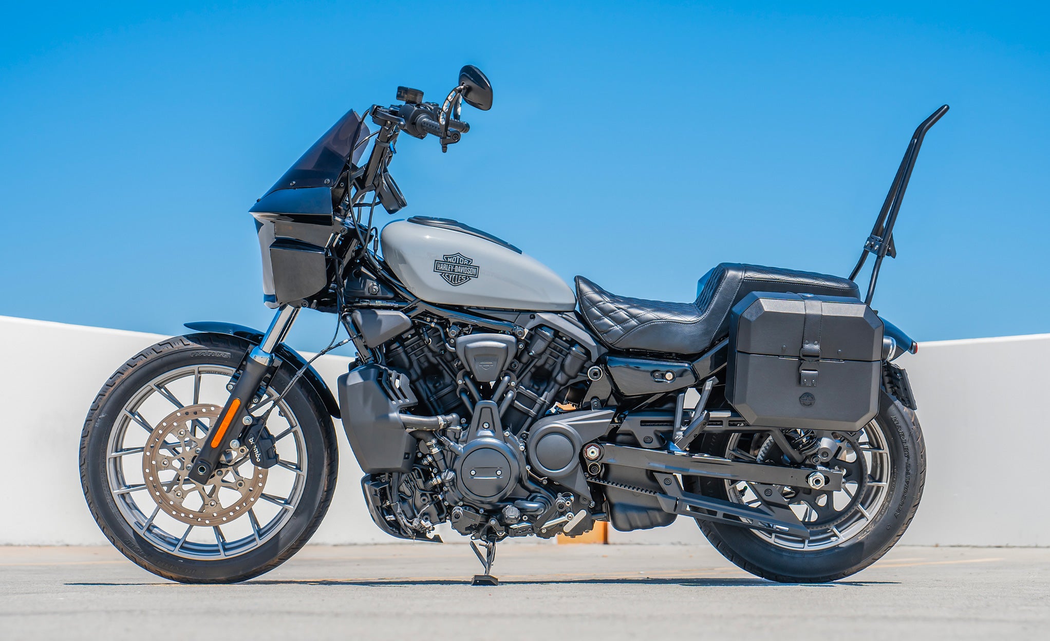 20L - Outlaw Quick-Mount Small Harley Nightster RH975/S Leather Wrapped Hard Saddlebags Lifestyle @expand