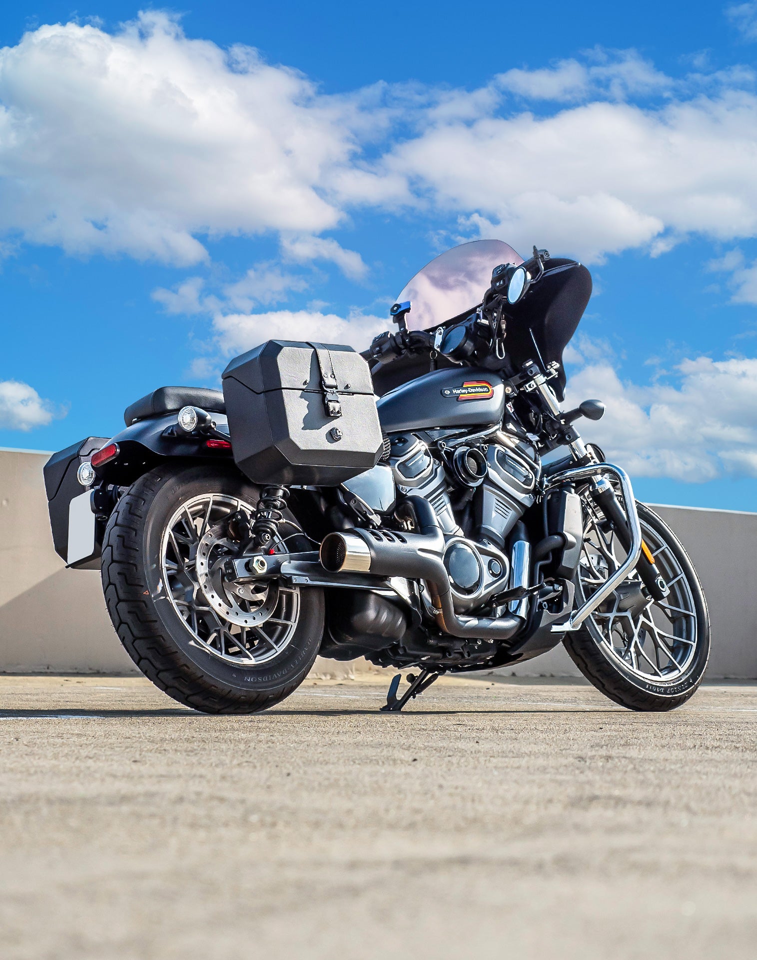 20L - Outlaw Quick-Mount Small Harley Sportster Nightster RH975/S Leather Wrapped Hard Saddlebags Life Style 1