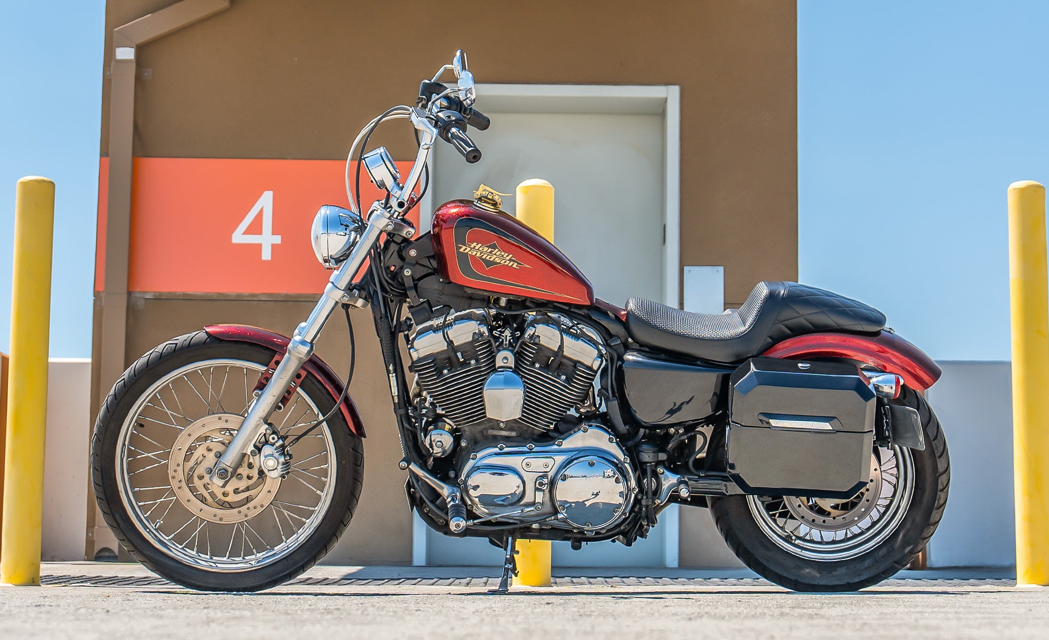 20L - Outlaw Quick-Mount Small Harley Sportster Seventy Two 72 Painted Hard Saddlebags Life Style Photo @expand