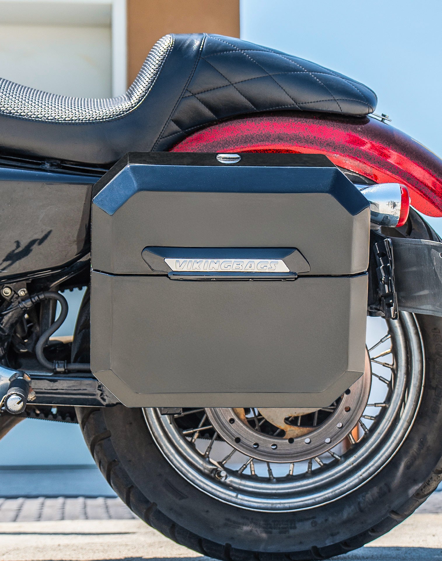 20L - Outlaw Quick-Mount Small Harley Sportster Seventy Two 72 Painted Hard Saddlebags Life style 2