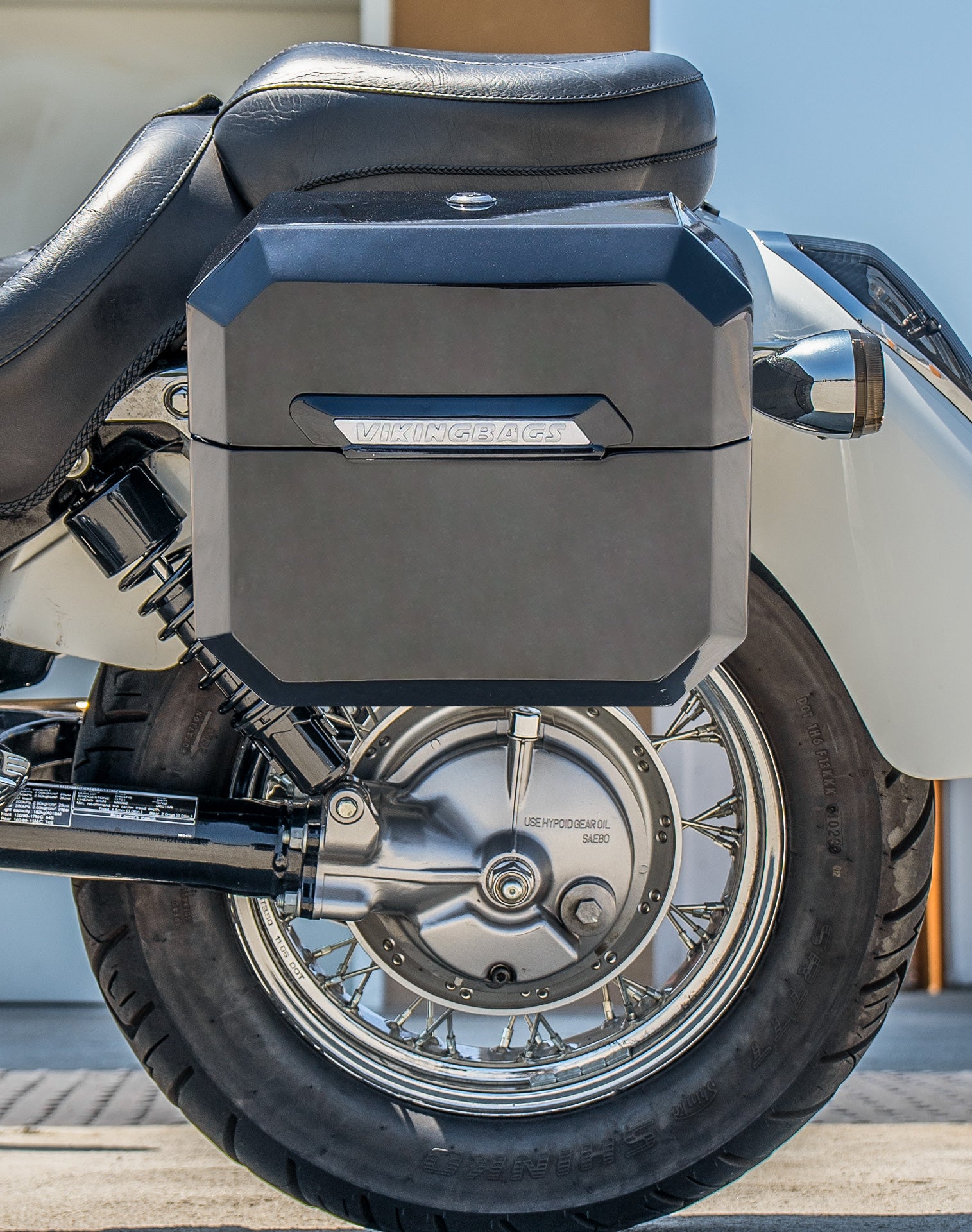 20L - Outlaw Quick-Mount Small Honda 750 Shadow Aero Painted Hard Saddlebags Life style 2