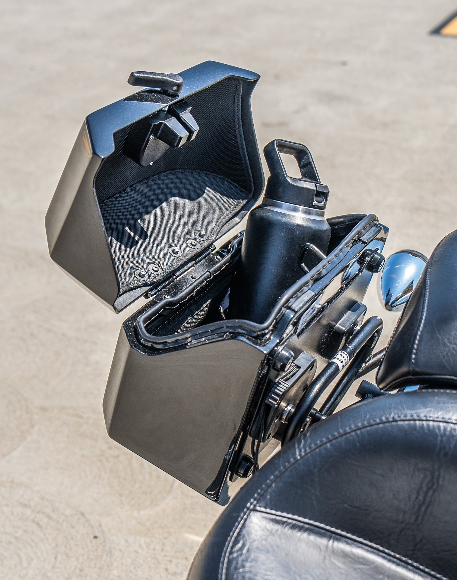 20L - Outlaw Quick-Mount Small Honda 750 Shadow Aero Painted Hard Saddlebags Life style 4