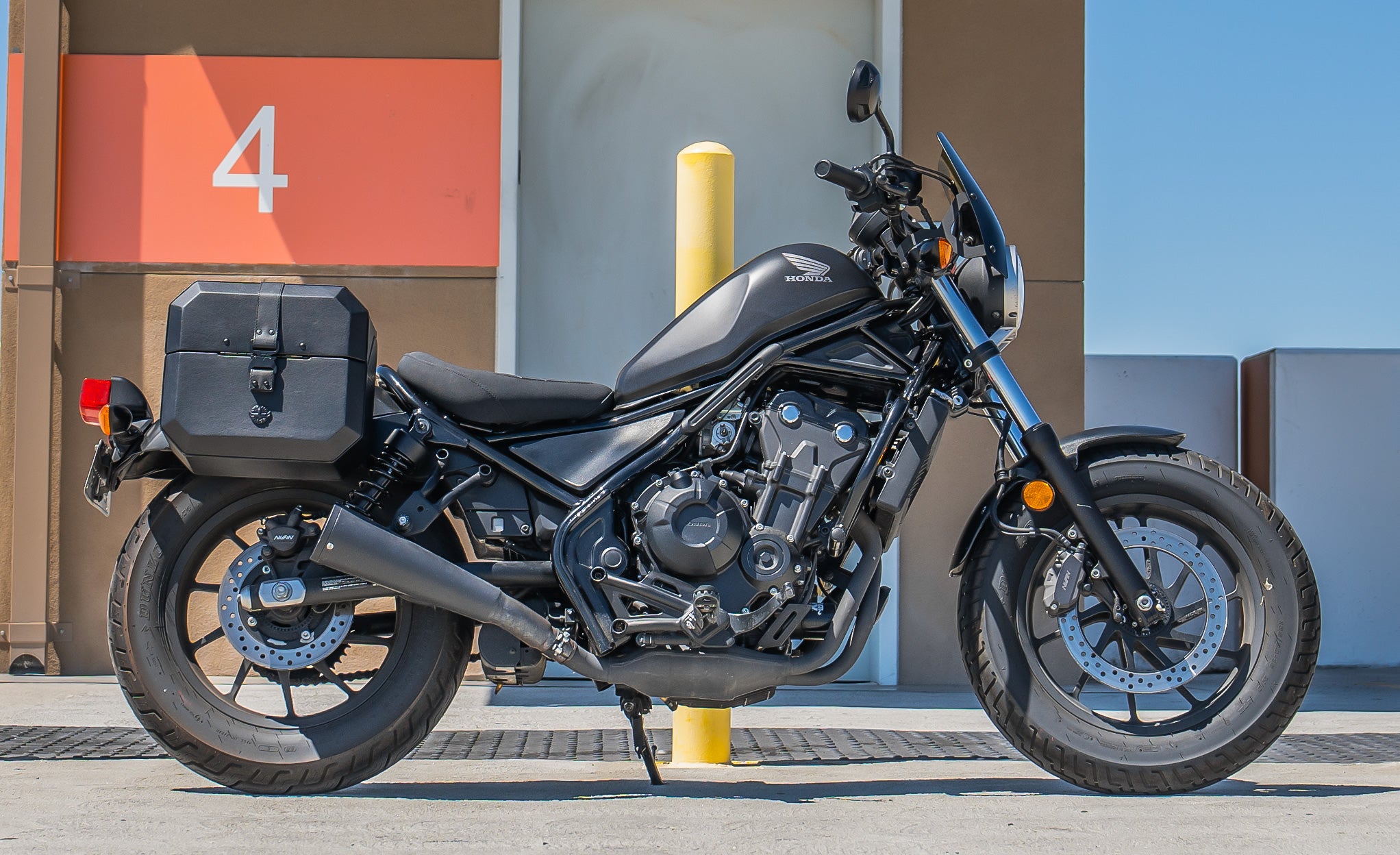 20L - Outlaw Quick-Mount Small Honda Rebel 500 Leather Wrapped Hard Saddlebags Life Style Photo @expand