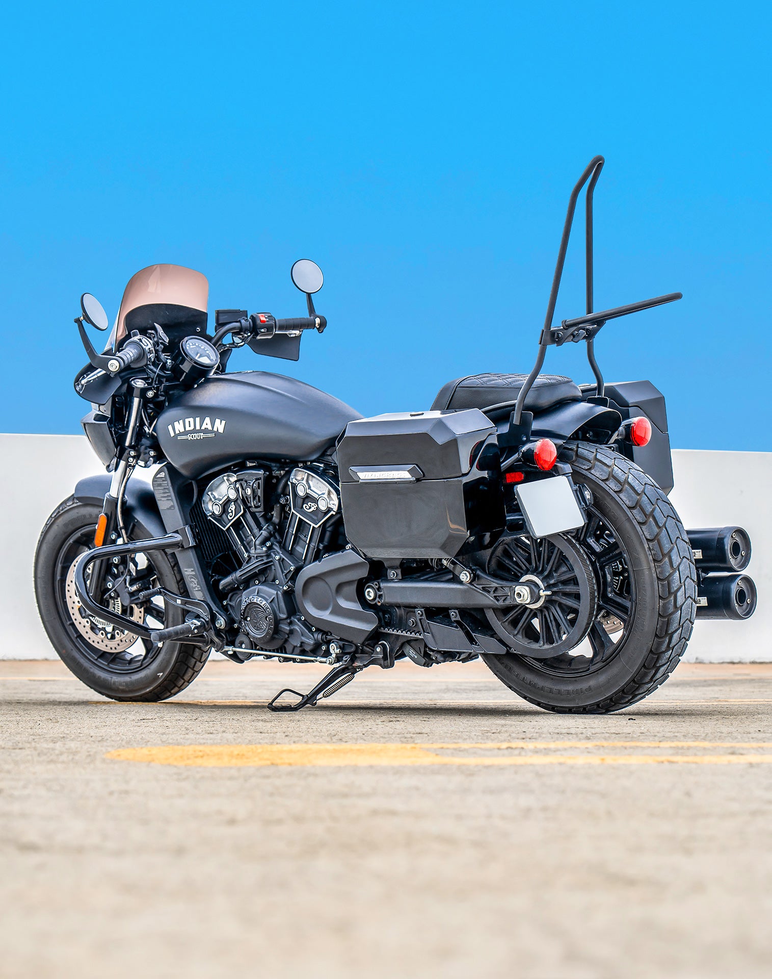 20L - Outlaw Quick-Mount Small Indian Scout Rogue Painted Hard Saddlebags Vertical Lifestyle