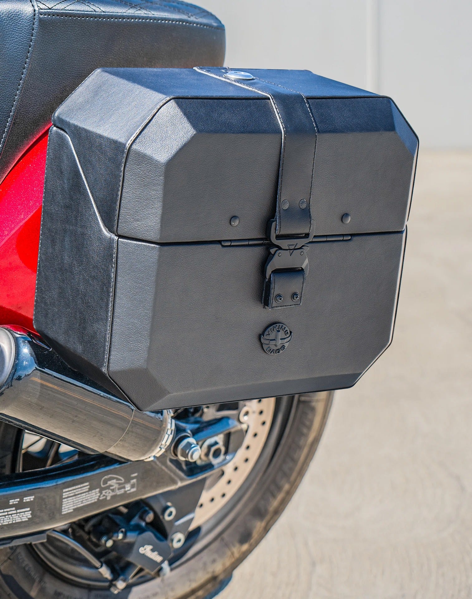 20L - Outlaw Quick-Mount Small Indian Super Chief Limited Leather Wrapped Hard Saddlebags Life Style Photo