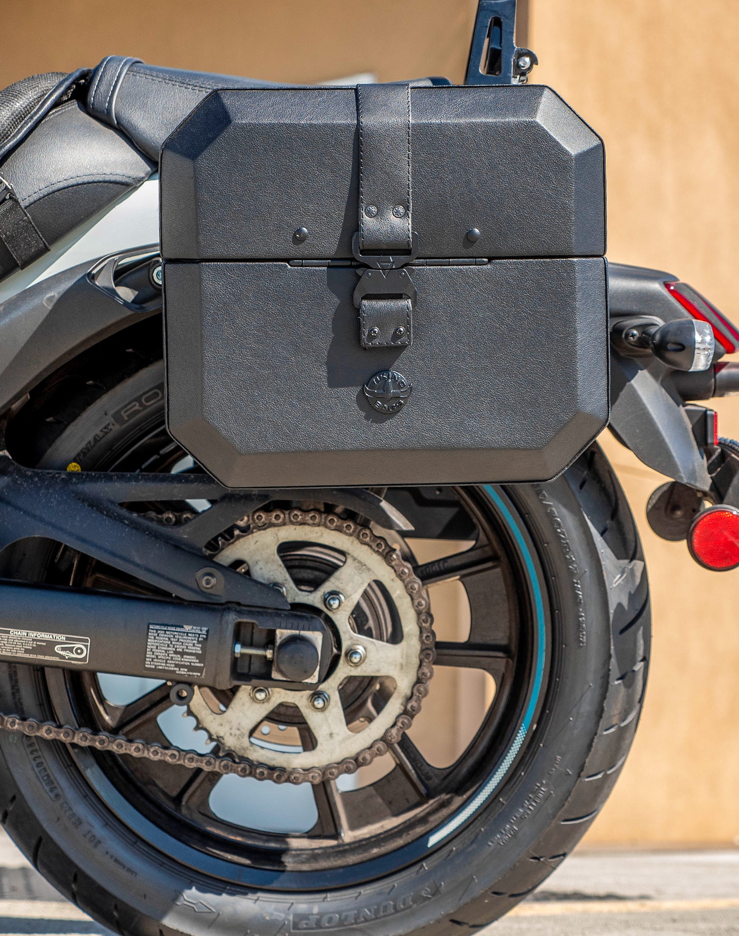 20L - Outlaw Quick-Mount Small Kawasaki Vulcan S Leather Wrapped Hard Saddlebags Life style 2