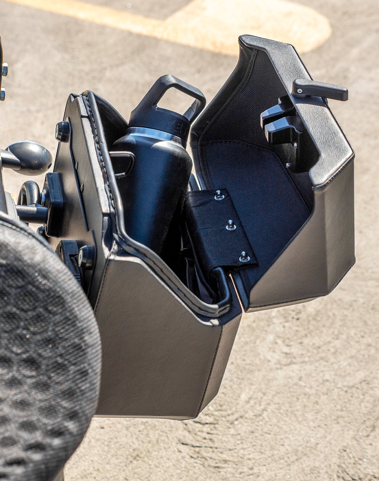 20L - Outlaw Quick-Mount Small Kawasaki Vulcan S Leather Wrapped Hard Saddlebags Life style 3