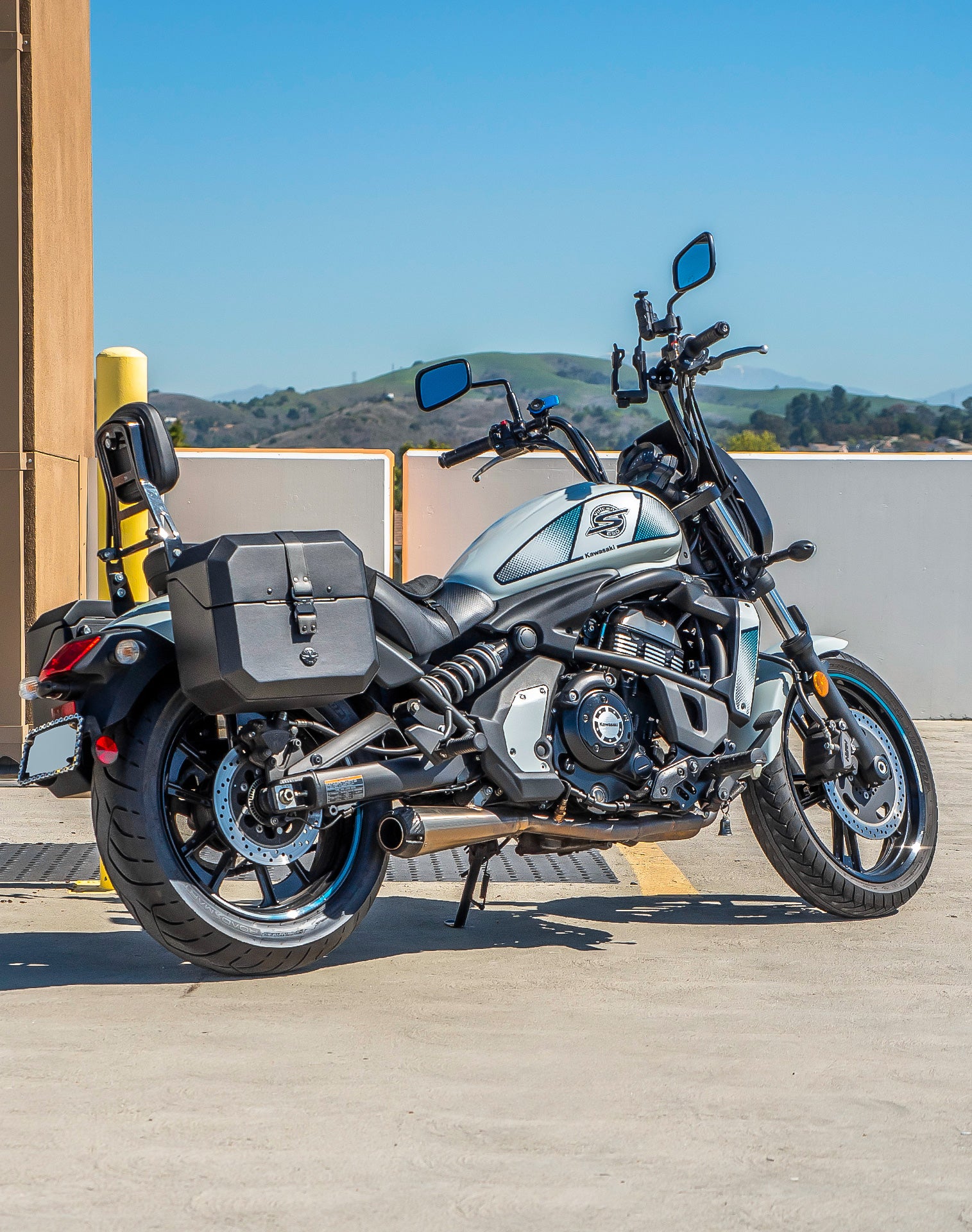 20L - Outlaw Quick-Mount Small Kawasaki Vulcan S Leather Wrapped Hard Saddlebags Life style 1