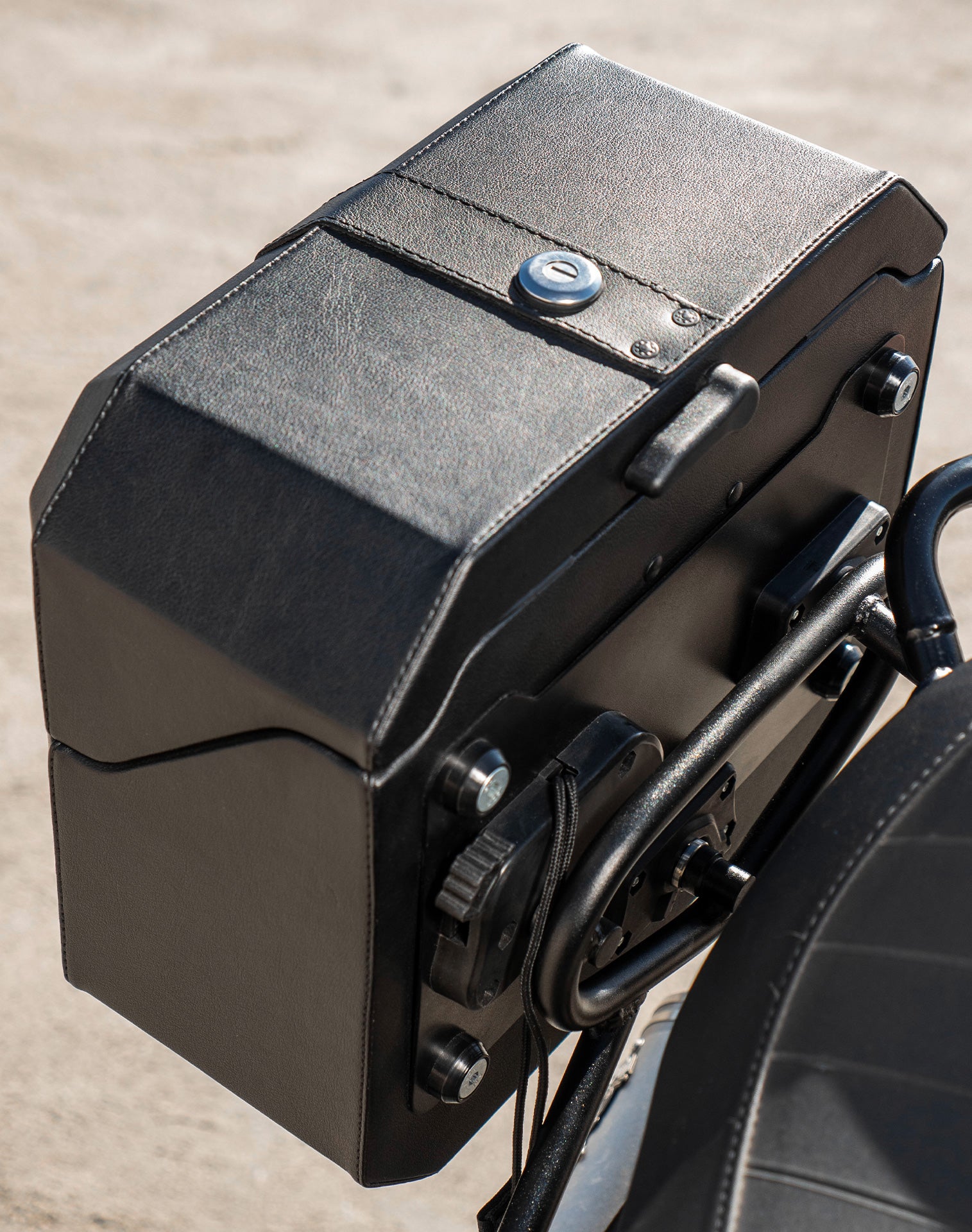 20L - Outlaw Quick-Mount Small Royal Enfield Scram 411 Leather Wrapped Hard Saddlebags Life style 4