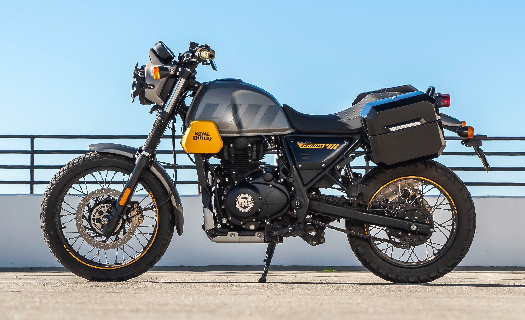 20L - Outlaw Quick-Mount Small Royal Enfield Scram 411 Painted Hard Saddlebags Life Style Photo @expand