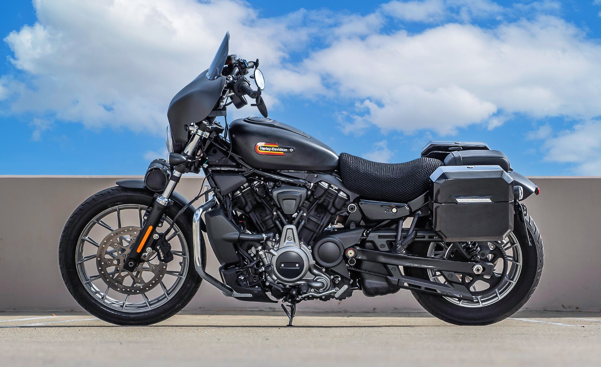 20L - Outlaw Quick-Mount Small Harley Sportster Nightster RH975/S Painted Saddlebags Life Style Photo @expand