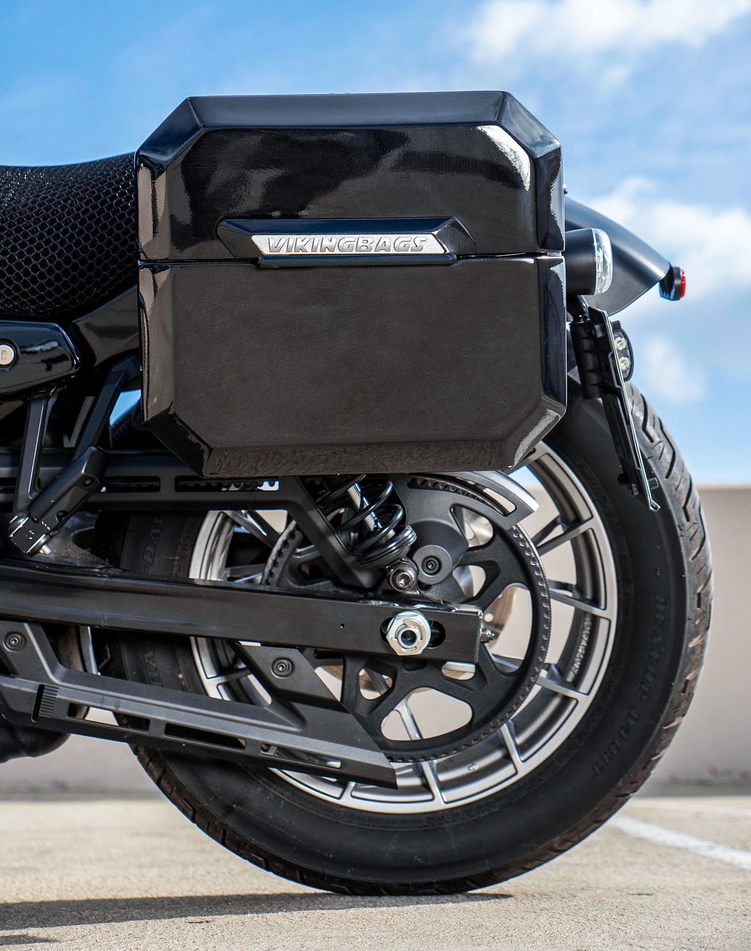 20L - Outlaw Quick-Mount Small Harley Sportster Nightster RH975/S Painted Saddlebags Life Style 2