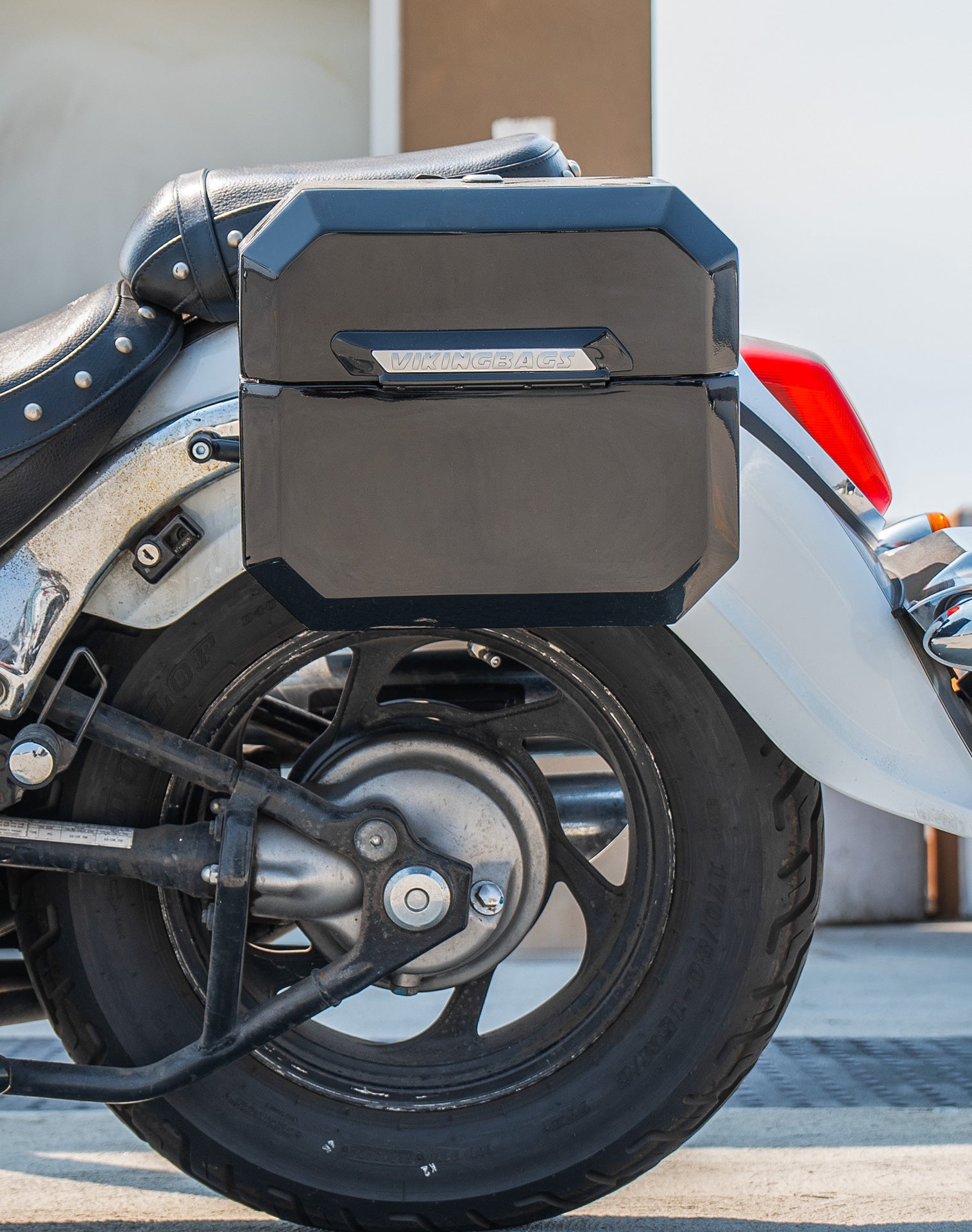 20L - Outlaw Quick-Mount Small Suzuki Boulevard C50 VL800 Painted Hard Saddlebags Life style 2