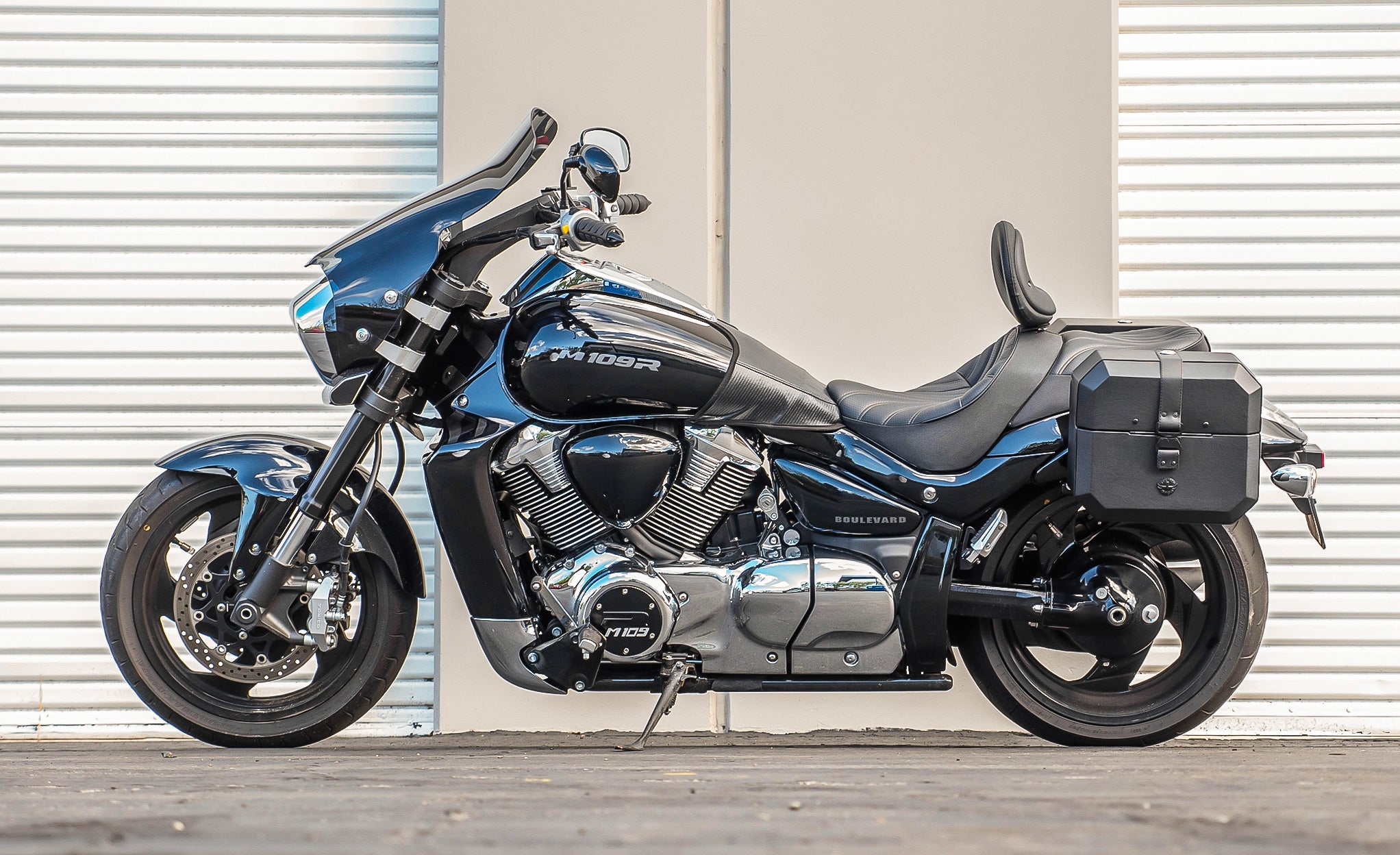 20L - Outlaw Quick-Mount Small Suzuki Boulevard M109 VZR1800 Leather Wrapped Hard Saddlebags Life Style Photo @expand